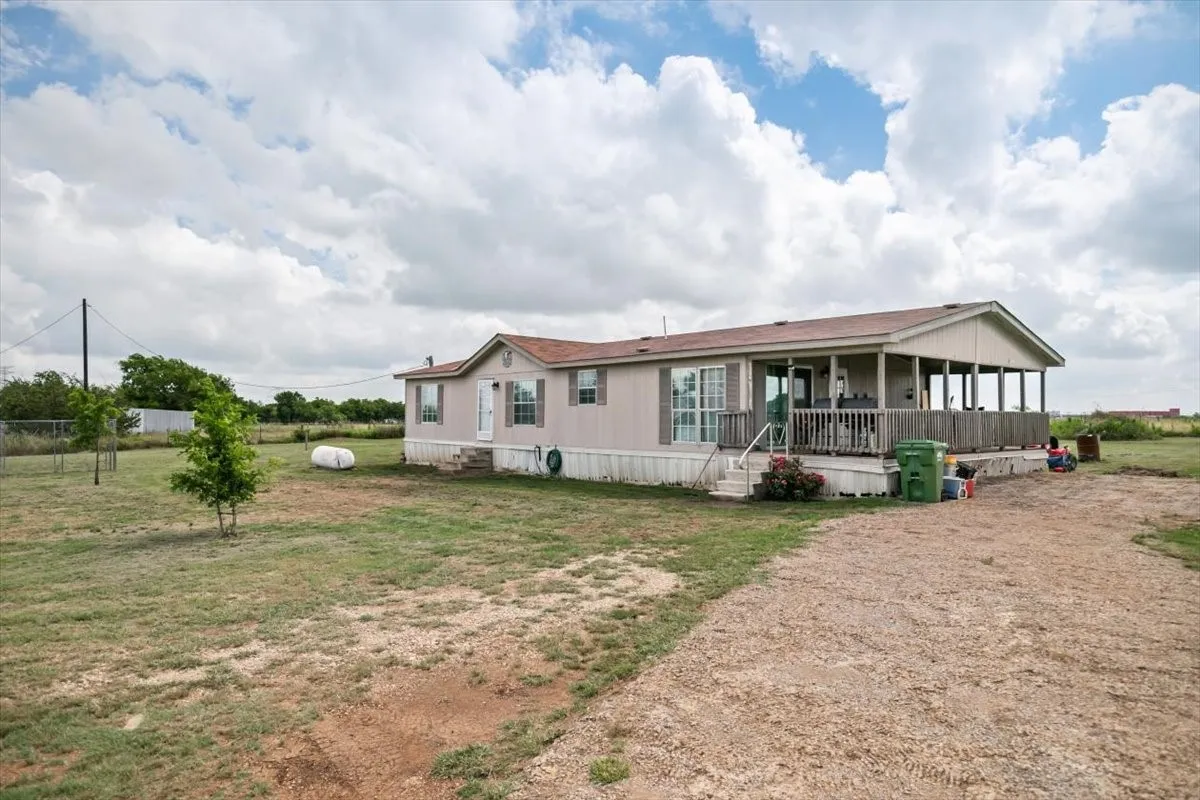 Manufactured Home For Sale in Johnson County , 5680 County Road 1217, Cleburne, Texas 76033, 3 Bedroom, 2 Bathroom, Garage spaces, 1,736 Sqft, built in 1996, Preowned, mls#21153868, Real Estate Agent in Cleburne, Homes For Sale in Johnson county, Homes For Sale in Cleburne, Realtor in Cleburne Texas, Real Estate Brokerage Independent Realty Texas, Luminita Cordes Realtor
