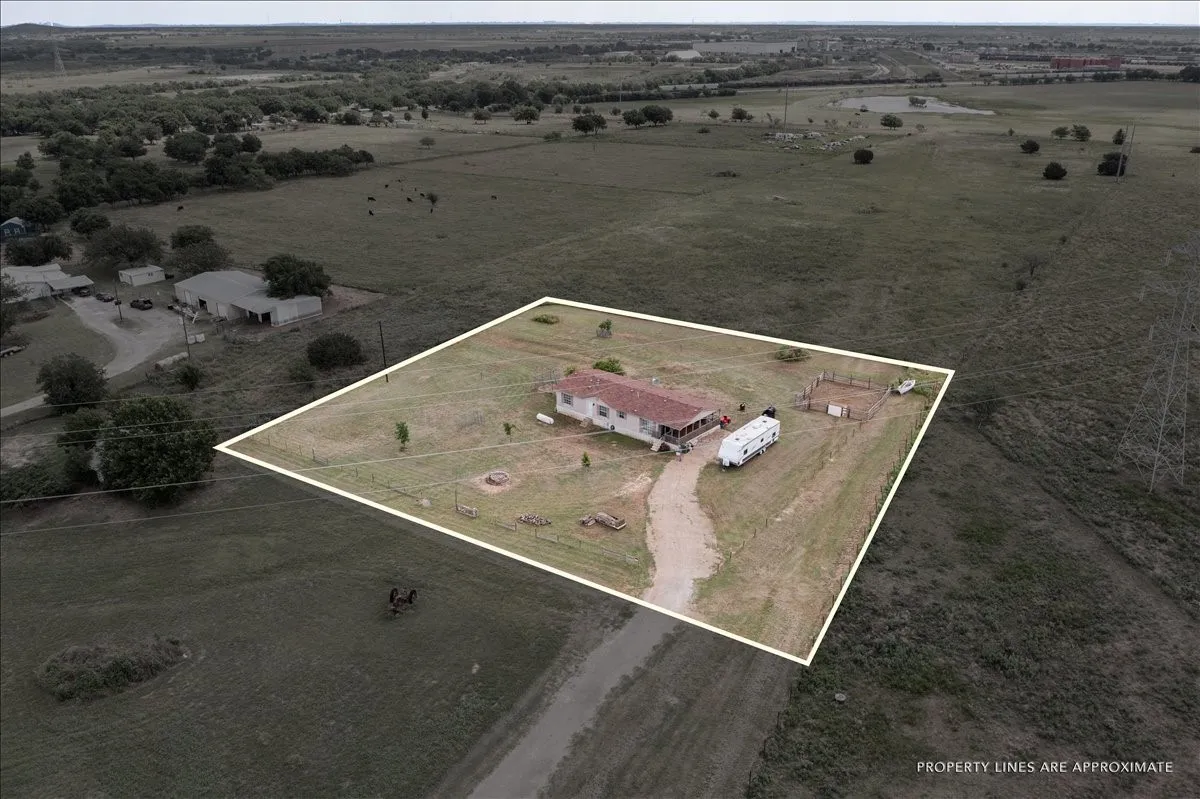 Manufactured Home For Sale in Johnson County , 5680 County Road 1217, Cleburne, Texas 76033, 3 Bedroom, 2 Bathroom, Garage spaces, 1,736 Sqft, built in 1996, Preowned, mls#21153868, Real Estate Agent in Cleburne, Homes For Sale in Johnson county, Homes For Sale in Cleburne, Realtor in Cleburne Texas, Real Estate Brokerage Independent Realty Texas, Luminita Cordes Realtor