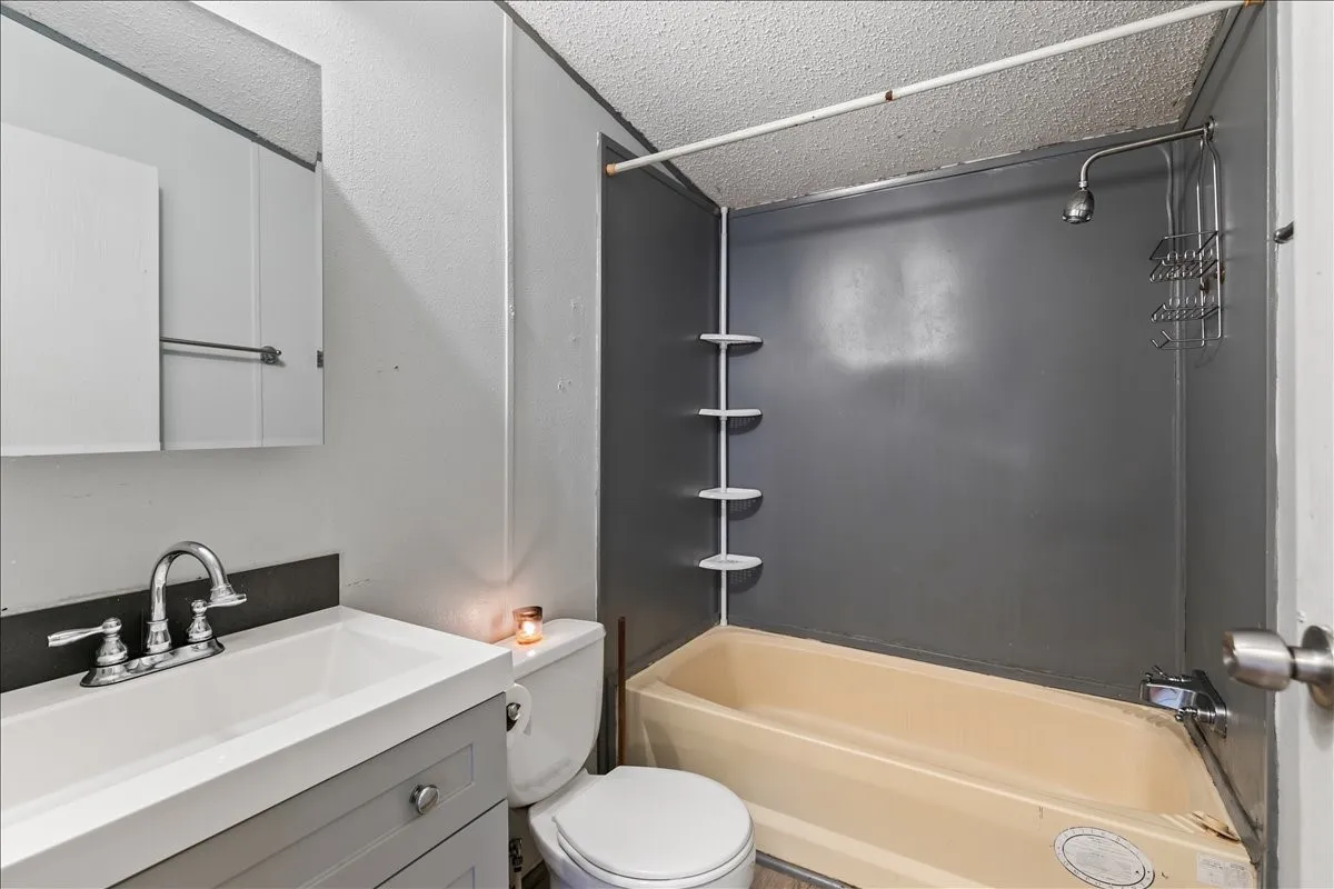 Manufactured Home For Sale in Johnson County , 5680 County Road 1217, Cleburne, Texas 76033, 3 Bedroom, 2 Bathroom, Garage spaces, 1,736 Sqft, built in 1996, Preowned, mls#21153868, Real Estate Agent in Cleburne, Homes For Sale in Johnson county, Homes For Sale in Cleburne, Realtor in Cleburne Texas, Real Estate Brokerage Independent Realty Texas, Luminita Cordes Realtor