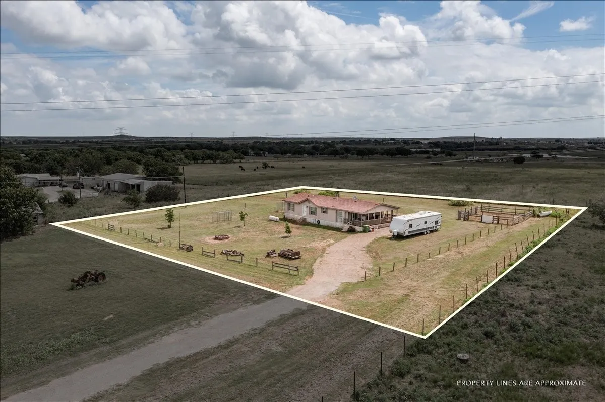 Manufactured Home For Sale in Johnson County , 5680 County Road 1217, Cleburne, Texas 76033, 3 Bedroom, 2 Bathroom, Garage spaces, 1,736 Sqft, built in 1996, Preowned, mls#21153868, Real Estate Agent in Cleburne, Homes For Sale in Johnson county, Homes For Sale in Cleburne, Realtor in Cleburne Texas, Real Estate Brokerage Independent Realty Texas, Luminita Cordes Realtor