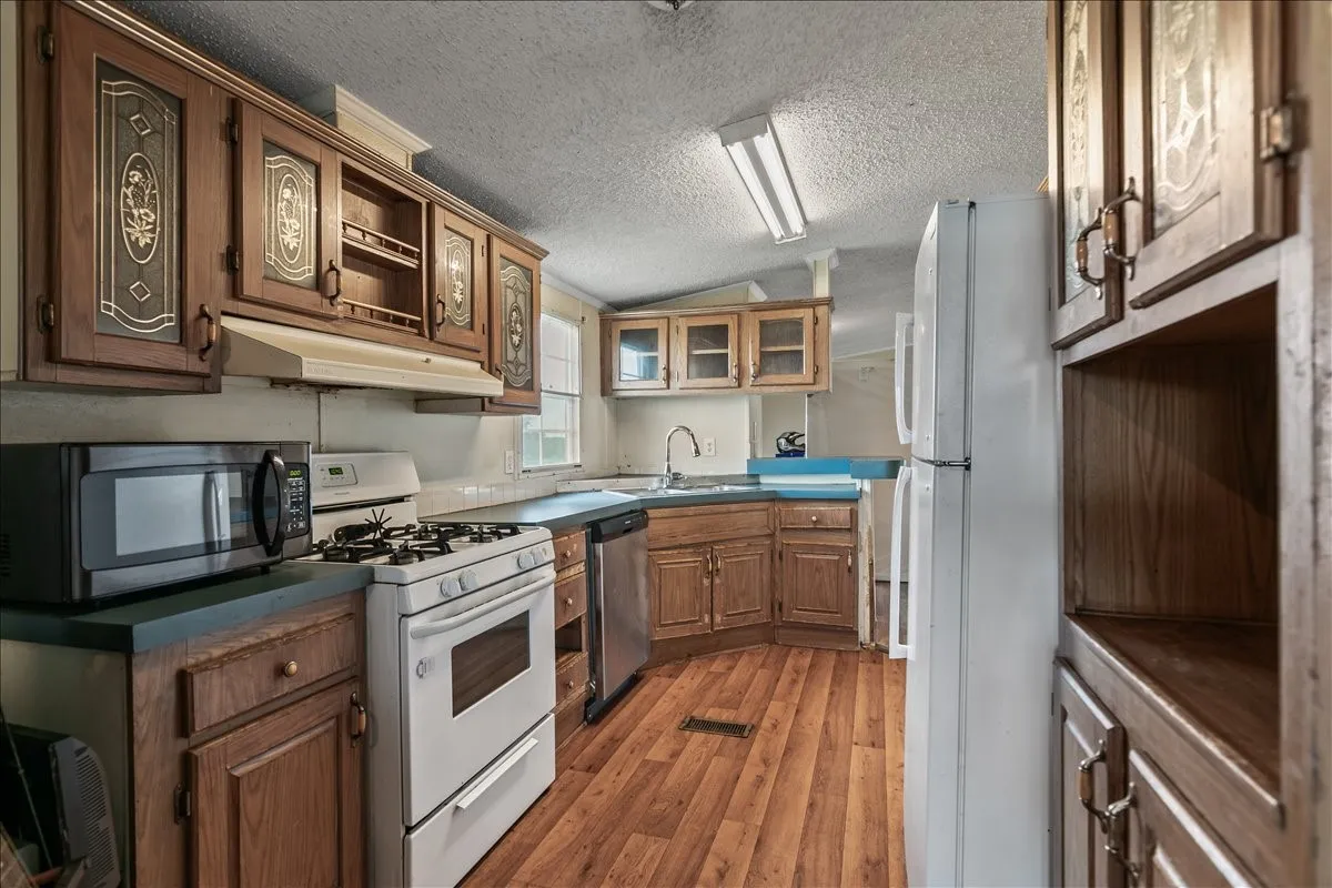 Manufactured Home For Sale in Johnson County , 5680 County Road 1217, Cleburne, Texas 76033, 3 Bedroom, 2 Bathroom, Garage spaces, 1,736 Sqft, built in 1996, Preowned, mls#21153868, Real Estate Agent in Cleburne, Homes For Sale in Johnson county, Homes For Sale in Cleburne, Realtor in Cleburne Texas, Real Estate Brokerage Independent Realty Texas, Luminita Cordes Realtor