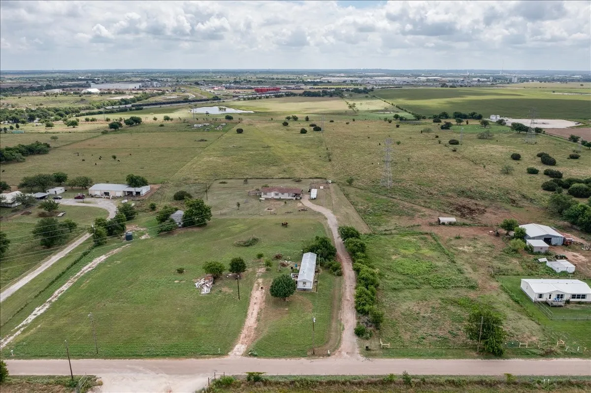 Manufactured Home For Sale in Johnson County , 5680 County Road 1217, Cleburne, Texas 76033, 3 Bedroom, 2 Bathroom, Garage spaces, 1,736 Sqft, built in 1996, Preowned, mls#21153868, Real Estate Agent in Cleburne, Homes For Sale in Johnson county, Homes For Sale in Cleburne, Realtor in Cleburne Texas, Real Estate Brokerage Independent Realty Texas, Luminita Cordes Realtor