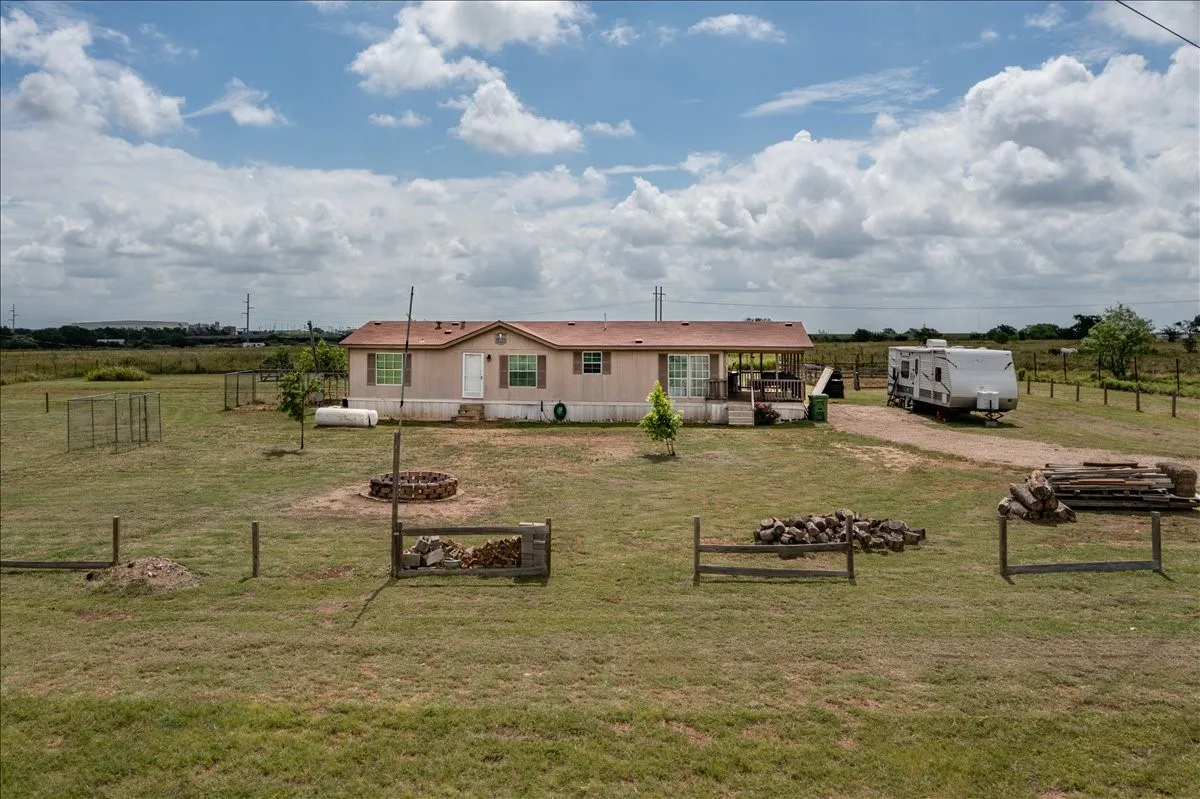 Manufactured Home For Sale in Johnson County , 5680 County Road 1217, Cleburne, Texas 76033, 3 Bedroom, 2 Bathroom, Garage spaces, 1,736 Sqft, built in 1996, Preowned, mls#21153868, Real Estate Agent in Cleburne, Homes For Sale in Johnson county, Homes For Sale in Cleburne, Realtor in Cleburne Texas, Real Estate Brokerage Independent Realty Texas, Luminita Cordes Realtor