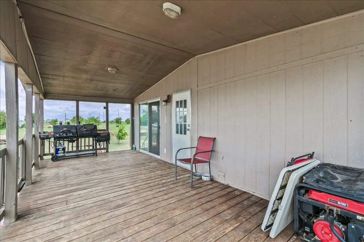 Manufactured Home For Sale in Johnson County , 5680 County Road 1217, Cleburne, Texas 76033, 3 Bedroom, 2 Bathroom, Garage spaces, 1,736 Sqft, built in 1996, Preowned, mls#21153868, Real Estate Agent in Cleburne, Homes For Sale in Johnson county, Homes For Sale in Cleburne, Realtor in Cleburne Texas, Real Estate Brokerage Independent Realty Texas, Luminita Cordes Realtor