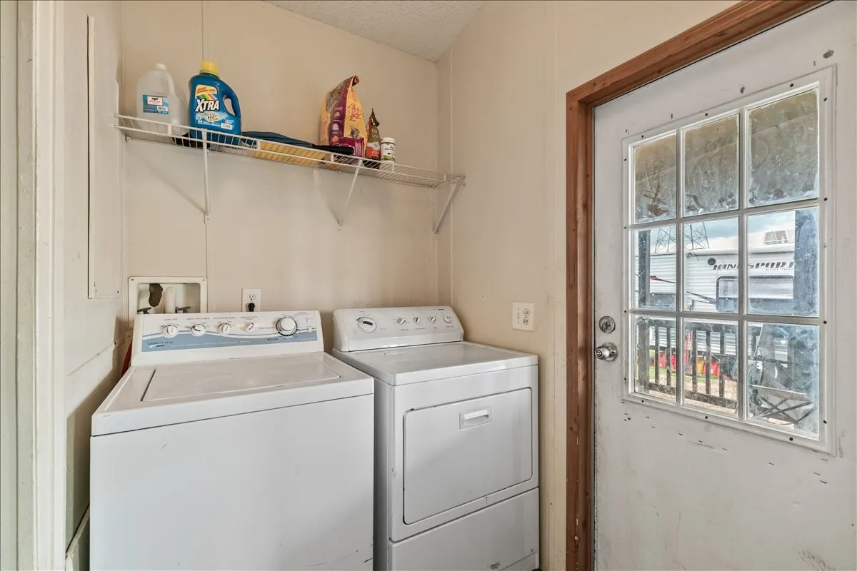 Manufactured Home For Sale in Johnson County , 5680 County Road 1217, Cleburne, Texas 76033, 3 Bedroom, 2 Bathroom, Garage spaces, 1,736 Sqft, built in 1996, Preowned, mls#21153868, Real Estate Agent in Cleburne, Homes For Sale in Johnson county, Homes For Sale in Cleburne, Realtor in Cleburne Texas, Real Estate Brokerage Independent Realty Texas, Luminita Cordes Realtor