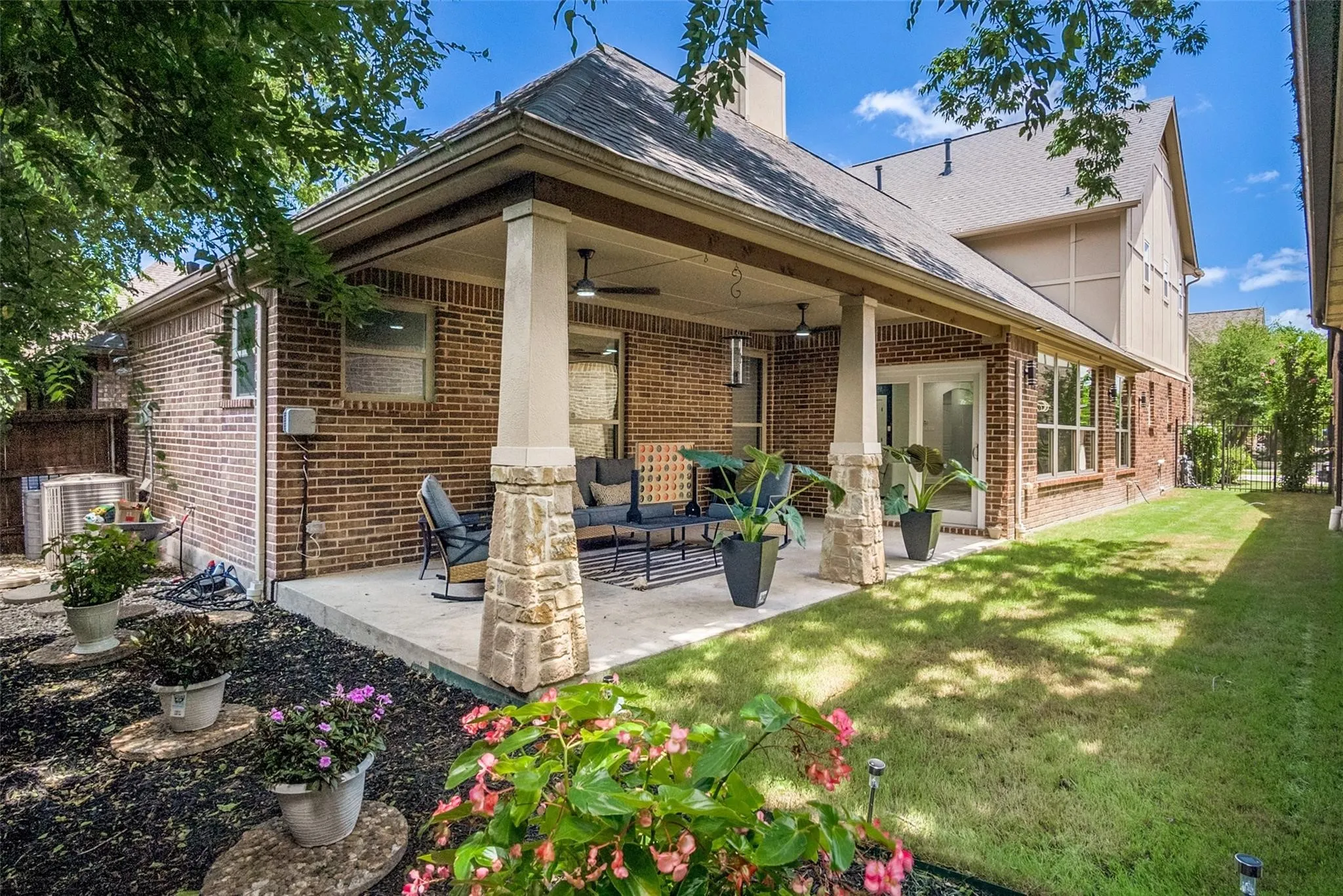 Single Family Residence For Sale in Parker County , 305 Post View Drive, Aledo, Texas 76008, 3 Bedroom, 3 Bathroom, 2 Garage spaces, 2,394 Sqft, built in 2007, mls#21152758, Real Estate Agent in Aledo, Homes For Sale in Parker county, Homes For Sale in Aledo, Realtor in Aledo Texas, Real Estate Brokerage Independent Realty Texas, Luminita Cordes Realtor