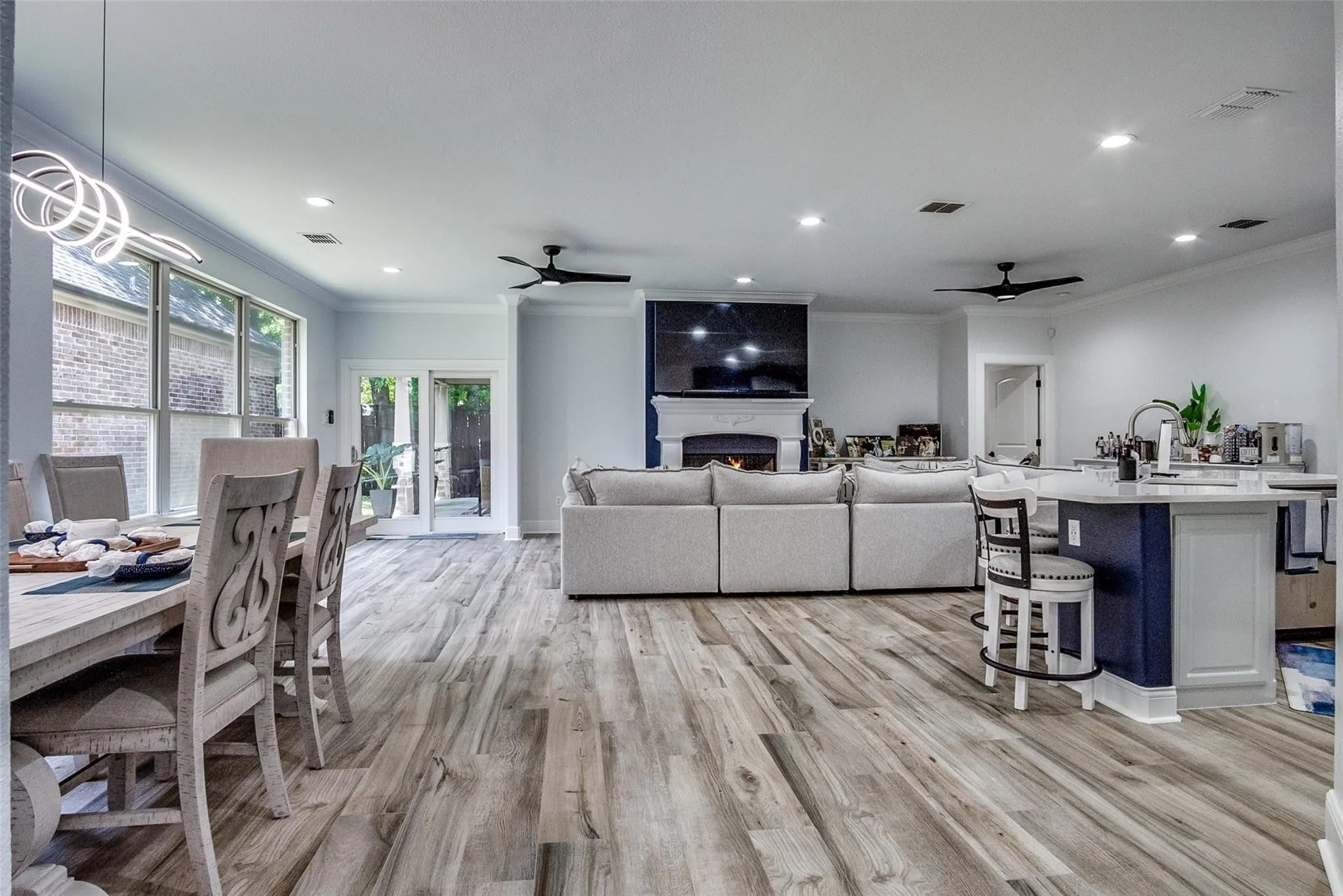 Single Family Residence For Sale in Parker County , 305 Post View Drive, Aledo, Texas 76008, 3 Bedroom, 3 Bathroom, 2 Garage spaces, 2,394 Sqft, built in 2007, mls#21152758, Real Estate Agent in Aledo, Homes For Sale in Parker county, Homes For Sale in Aledo, Realtor in Aledo Texas, Real Estate Brokerage Independent Realty Texas, Luminita Cordes Realtor