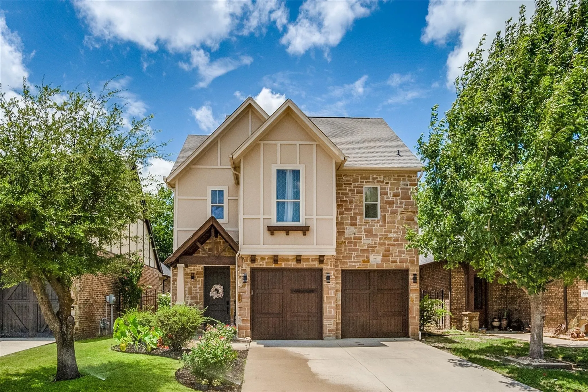 Single Family Residence For Sale in Parker County , 305 Post View Drive, Aledo, Texas 76008, 3 Bedroom, 3 Bathroom, 2 Garage spaces, 2,394 Sqft, built in 2007, mls#21152758, Real Estate Agent in Aledo, Homes For Sale in Parker county, Homes For Sale in Aledo, Realtor in Aledo Texas, Real Estate Brokerage Independent Realty Texas, Luminita Cordes Realtor