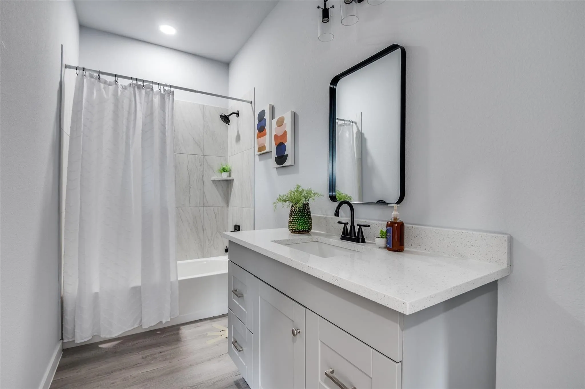 Single Family Residence For Sale in Henderson County , 420 Kelly Lane, Seven Points, Texas 75143, 3 Bedroom, 2 Bathroom, 2 Garage spaces, 1,398 Sqft, built in 2024, New Construction - Complete, mls#21157086, Real Estate Agent in Seven Points, Homes For Sale in Henderson county, Homes For Sale in Seven Points, Realtor in Seven Points Texas, Real Estate Brokerage Independent Realty Texas, Luminita Cordes Realtor