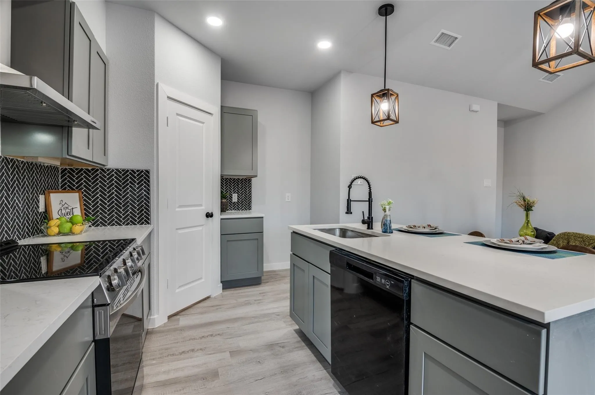Single Family Residence For Sale in Henderson County , 420 Kelly Lane, Seven Points, Texas 75143, 3 Bedroom, 2 Bathroom, 2 Garage spaces, 1,398 Sqft, built in 2024, New Construction - Complete, mls#21157086, Real Estate Agent in Seven Points, Homes For Sale in Henderson county, Homes For Sale in Seven Points, Realtor in Seven Points Texas, Real Estate Brokerage Independent Realty Texas, Luminita Cordes Realtor