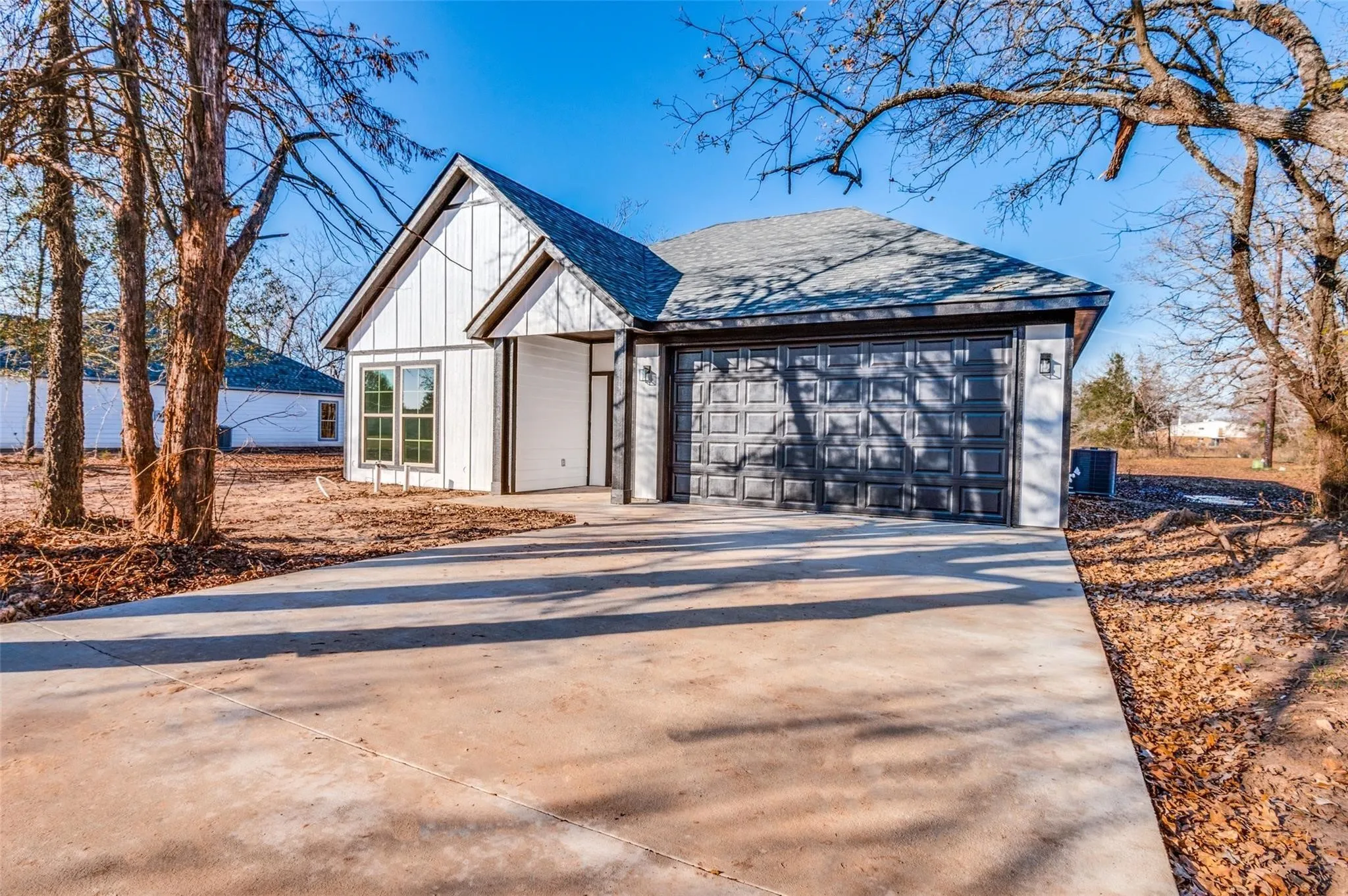 Single Family Residence For Sale in Henderson County , 420 Kelly Lane, Seven Points, Texas 75143, 3 Bedroom, 2 Bathroom, 2 Garage spaces, 1,398 Sqft, built in 2024, New Construction - Complete, mls#21157086, Real Estate Agent in Seven Points, Homes For Sale in Henderson county, Homes For Sale in Seven Points, Realtor in Seven Points Texas, Real Estate Brokerage Independent Realty Texas, Luminita Cordes Realtor