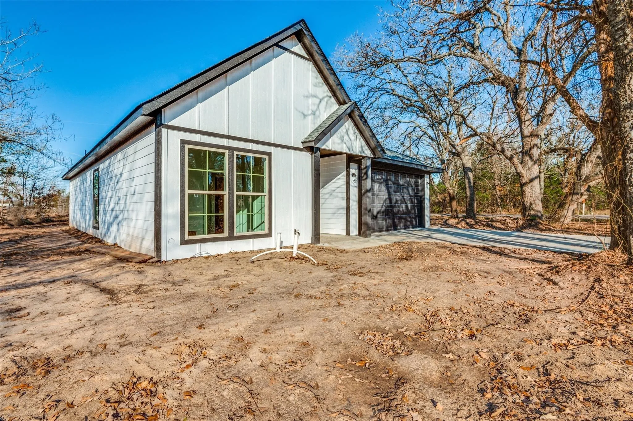 Single Family Residence For Sale in Henderson County , 420 Kelly Lane, Seven Points, Texas 75143, 3 Bedroom, 2 Bathroom, 2 Garage spaces, 1,398 Sqft, built in 2024, New Construction - Complete, mls#21157086, Real Estate Agent in Seven Points, Homes For Sale in Henderson county, Homes For Sale in Seven Points, Realtor in Seven Points Texas, Real Estate Brokerage Independent Realty Texas, Luminita Cordes Realtor