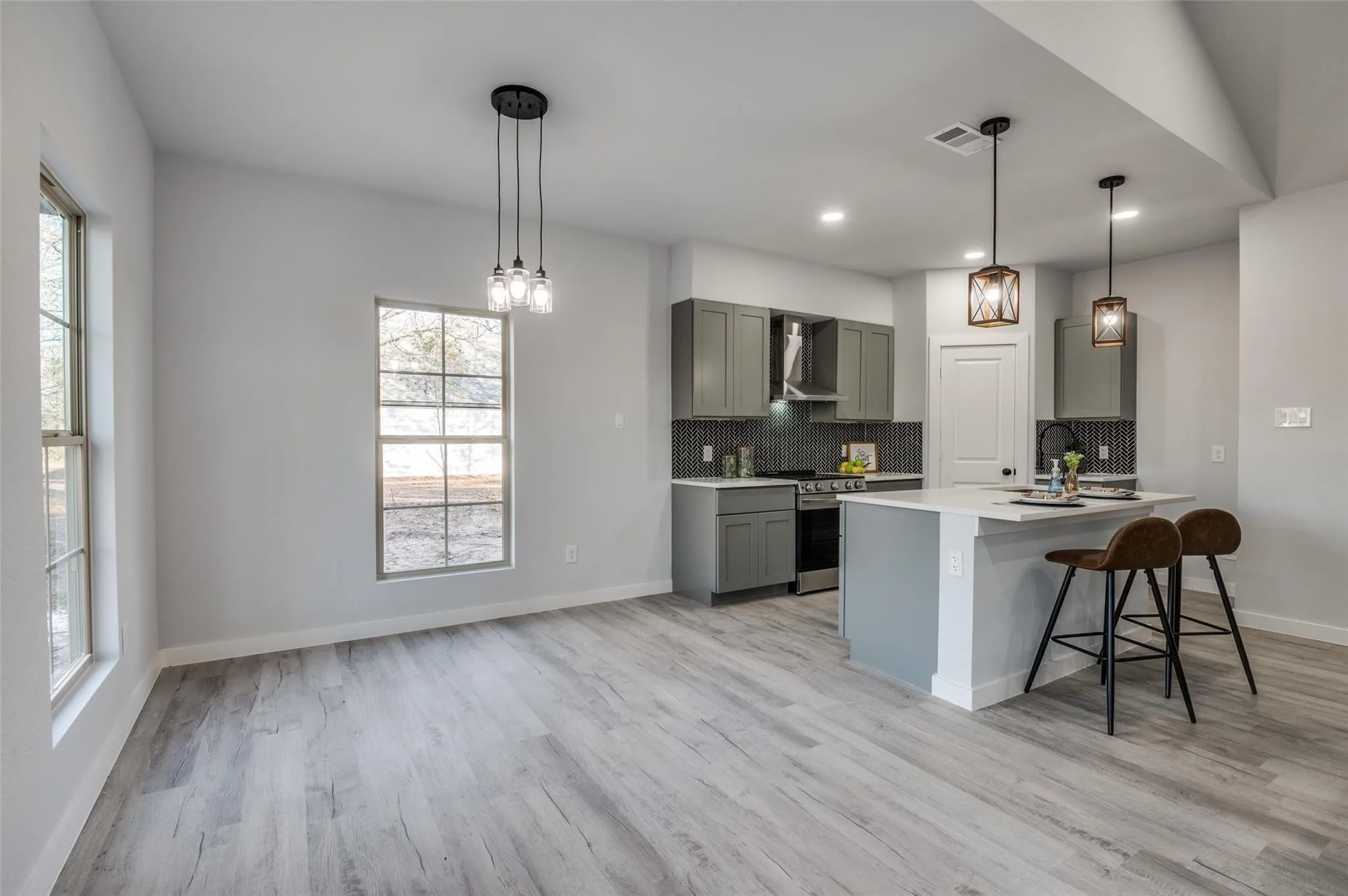 Single Family Residence For Sale in Henderson County , 420 Kelly Lane, Seven Points, Texas 75143, 3 Bedroom, 2 Bathroom, 2 Garage spaces, 1,398 Sqft, built in 2024, New Construction - Complete, mls#21157086, Real Estate Agent in Seven Points, Homes For Sale in Henderson county, Homes For Sale in Seven Points, Realtor in Seven Points Texas, Real Estate Brokerage Independent Realty Texas, Luminita Cordes Realtor