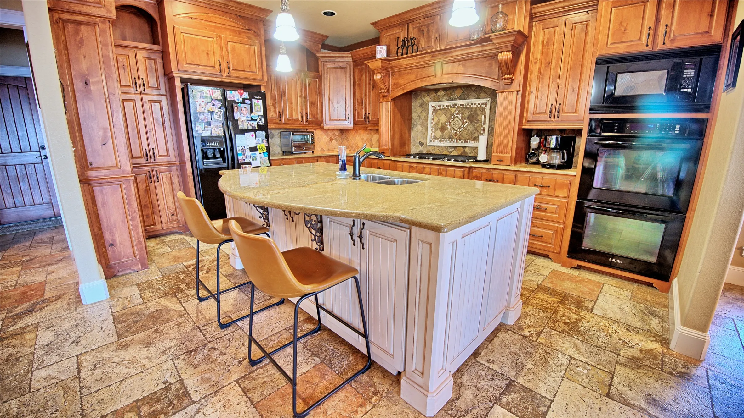 Single Family Residence For Sale in Montague County , 202 Storey Road, Nocona, Texas 76255, 3 Bedroom, 3 Bathroom, 2 Garage spaces, 3,636 Sqft, built in 2008, Preowned, mls#21157134, Real Estate Agent in Nocona, Homes For Sale in Montague county, Homes For Sale in Nocona, Realtor in Nocona Texas, Real Estate Brokerage Independent Realty Texas, Luminita Cordes Realtor