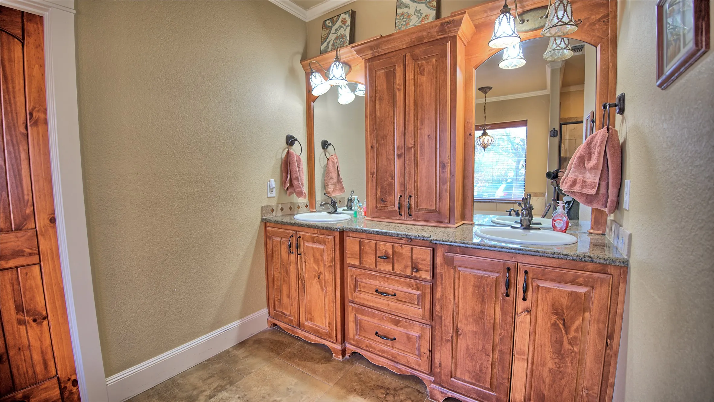 Single Family Residence For Sale in Montague County , 202 Storey Road, Nocona, Texas 76255, 3 Bedroom, 3 Bathroom, 2 Garage spaces, 3,636 Sqft, built in 2008, Preowned, mls#21157134, Real Estate Agent in Nocona, Homes For Sale in Montague county, Homes For Sale in Nocona, Realtor in Nocona Texas, Real Estate Brokerage Independent Realty Texas, Luminita Cordes Realtor