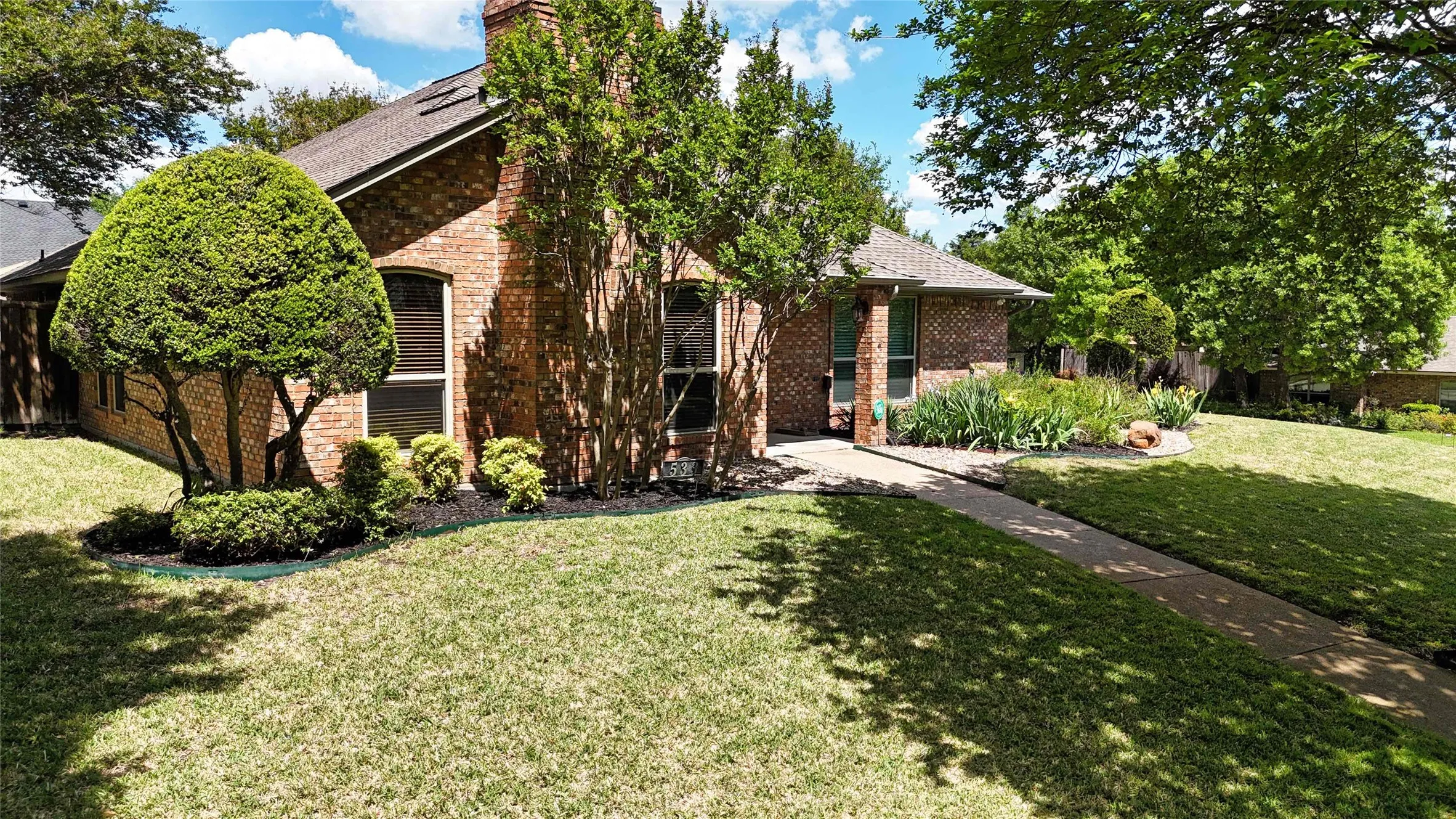 Single Family Residence For Sale in Dallas County , 533 Hidden Brooke Drive, De Soto, Texas 75115, 3 Bedroom, 3 Bathroom, 2 Garage spaces, 2,440 Sqft, built in 1984, mls#21155303, Real Estate Agent in De Soto, Homes For Sale in Dallas county, Homes For Sale in De Soto, Realtor in De Soto Texas, Real Estate Brokerage Independent Realty Texas, Luminita Cordes Realtor