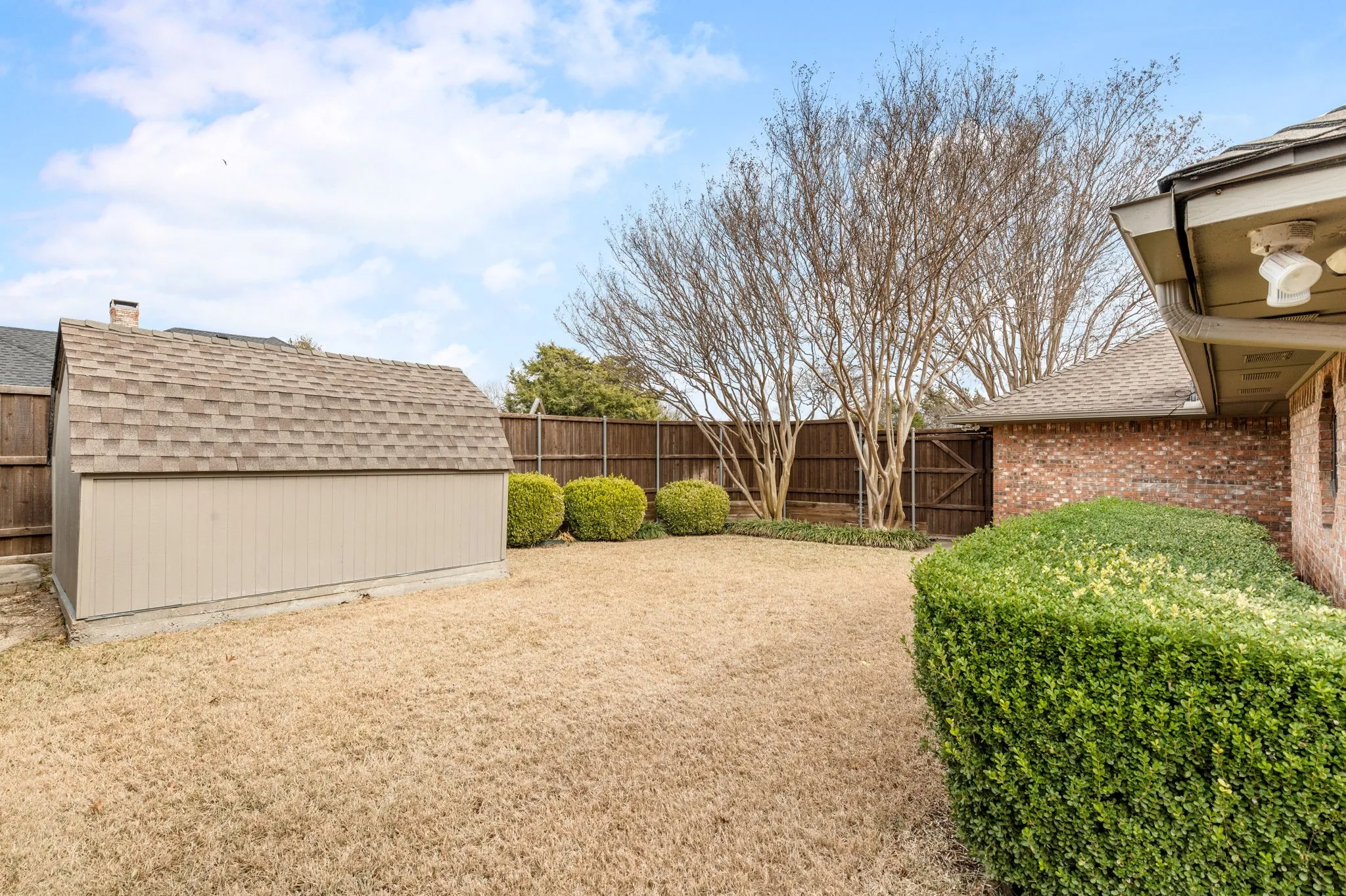 Single Family Residence For Sale in Dallas County , 533 Hidden Brooke Drive, De Soto, Texas 75115, 3 Bedroom, 3 Bathroom, 2 Garage spaces, 2,440 Sqft, built in 1984, mls#21155303, Real Estate Agent in De Soto, Homes For Sale in Dallas county, Homes For Sale in De Soto, Realtor in De Soto Texas, Real Estate Brokerage Independent Realty Texas, Luminita Cordes Realtor