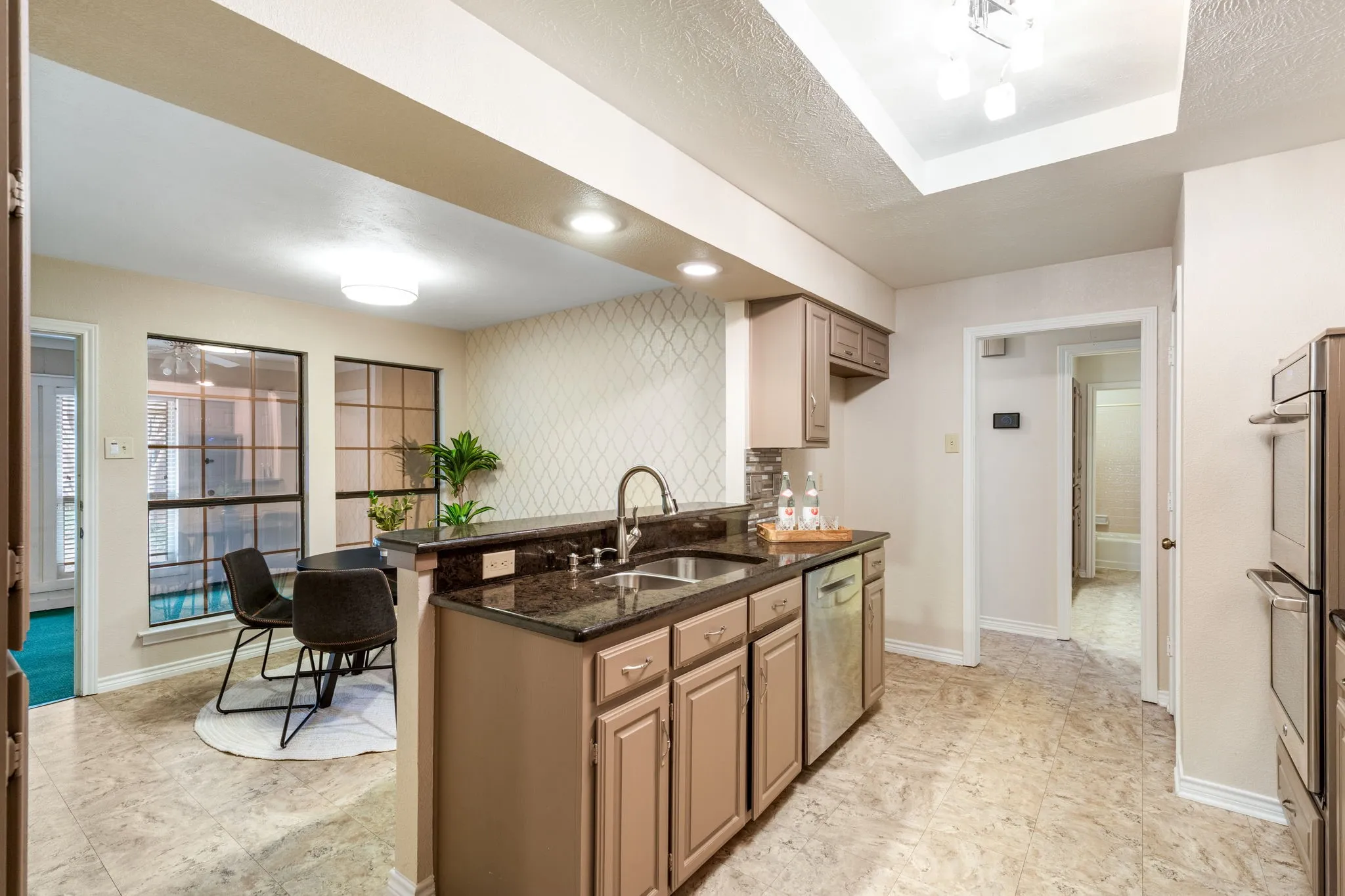 Single Family Residence For Sale in Dallas County , 533 Hidden Brooke Drive, De Soto, Texas 75115, 3 Bedroom, 3 Bathroom, 2 Garage spaces, 2,440 Sqft, built in 1984, mls#21155303, Real Estate Agent in De Soto, Homes For Sale in Dallas county, Homes For Sale in De Soto, Realtor in De Soto Texas, Real Estate Brokerage Independent Realty Texas, Luminita Cordes Realtor