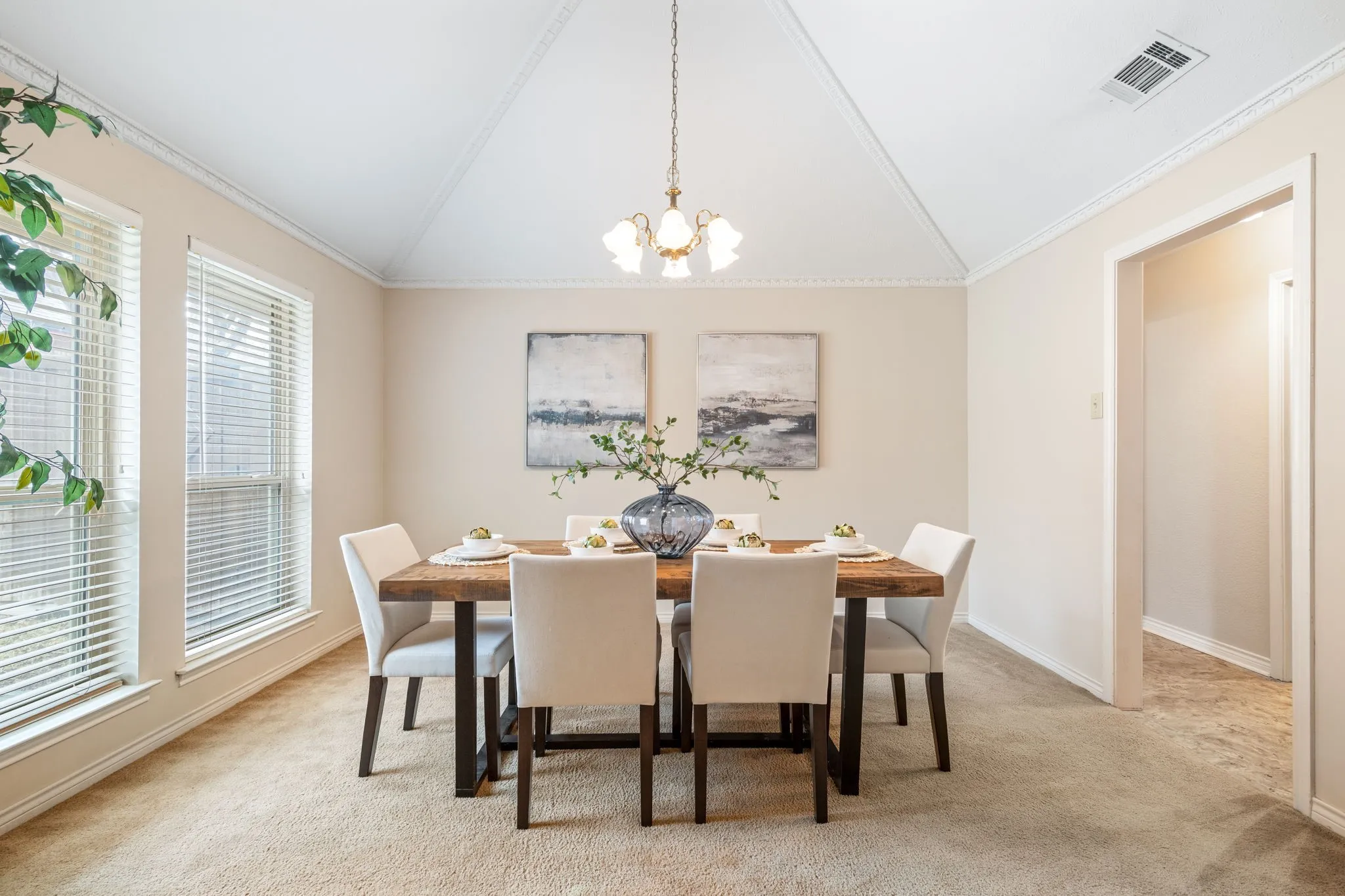 Single Family Residence For Sale in Dallas County , 533 Hidden Brooke Drive, De Soto, Texas 75115, 3 Bedroom, 3 Bathroom, 2 Garage spaces, 2,440 Sqft, built in 1984, mls#21155303, Real Estate Agent in De Soto, Homes For Sale in Dallas county, Homes For Sale in De Soto, Realtor in De Soto Texas, Real Estate Brokerage Independent Realty Texas, Luminita Cordes Realtor