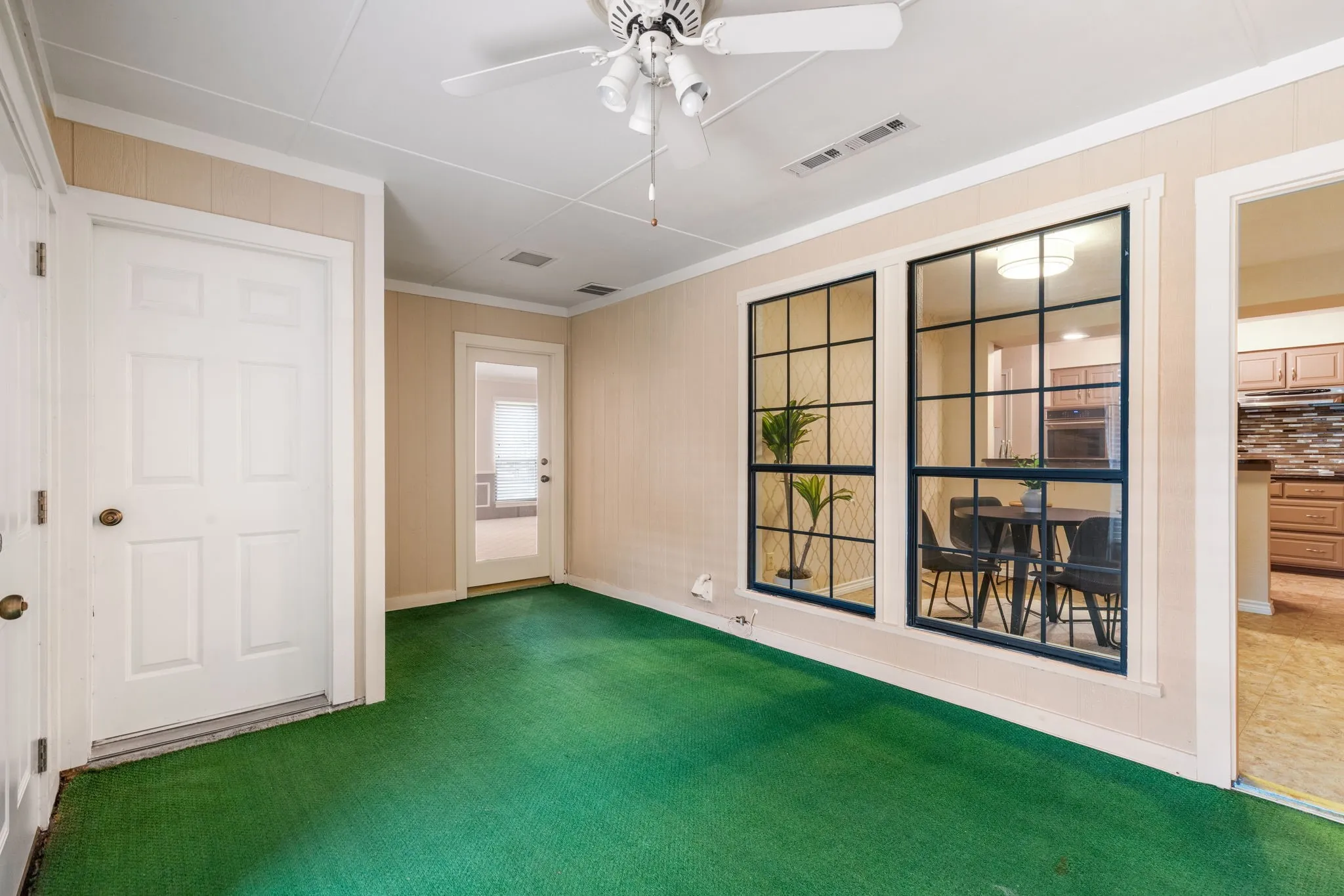 Single Family Residence For Sale in Dallas County , 533 Hidden Brooke Drive, De Soto, Texas 75115, 3 Bedroom, 3 Bathroom, 2 Garage spaces, 2,440 Sqft, built in 1984, mls#21155303, Real Estate Agent in De Soto, Homes For Sale in Dallas county, Homes For Sale in De Soto, Realtor in De Soto Texas, Real Estate Brokerage Independent Realty Texas, Luminita Cordes Realtor
