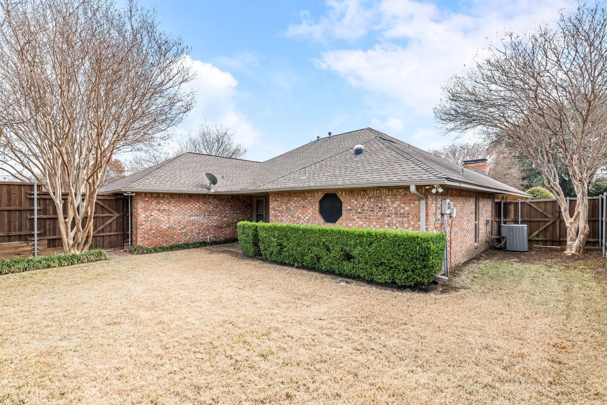 Single Family Residence For Sale in Dallas County , 533 Hidden Brooke Drive, De Soto, Texas 75115, 3 Bedroom, 3 Bathroom, 2 Garage spaces, 2,440 Sqft, built in 1984, mls#21155303, Real Estate Agent in De Soto, Homes For Sale in Dallas county, Homes For Sale in De Soto, Realtor in De Soto Texas, Real Estate Brokerage Independent Realty Texas, Luminita Cordes Realtor