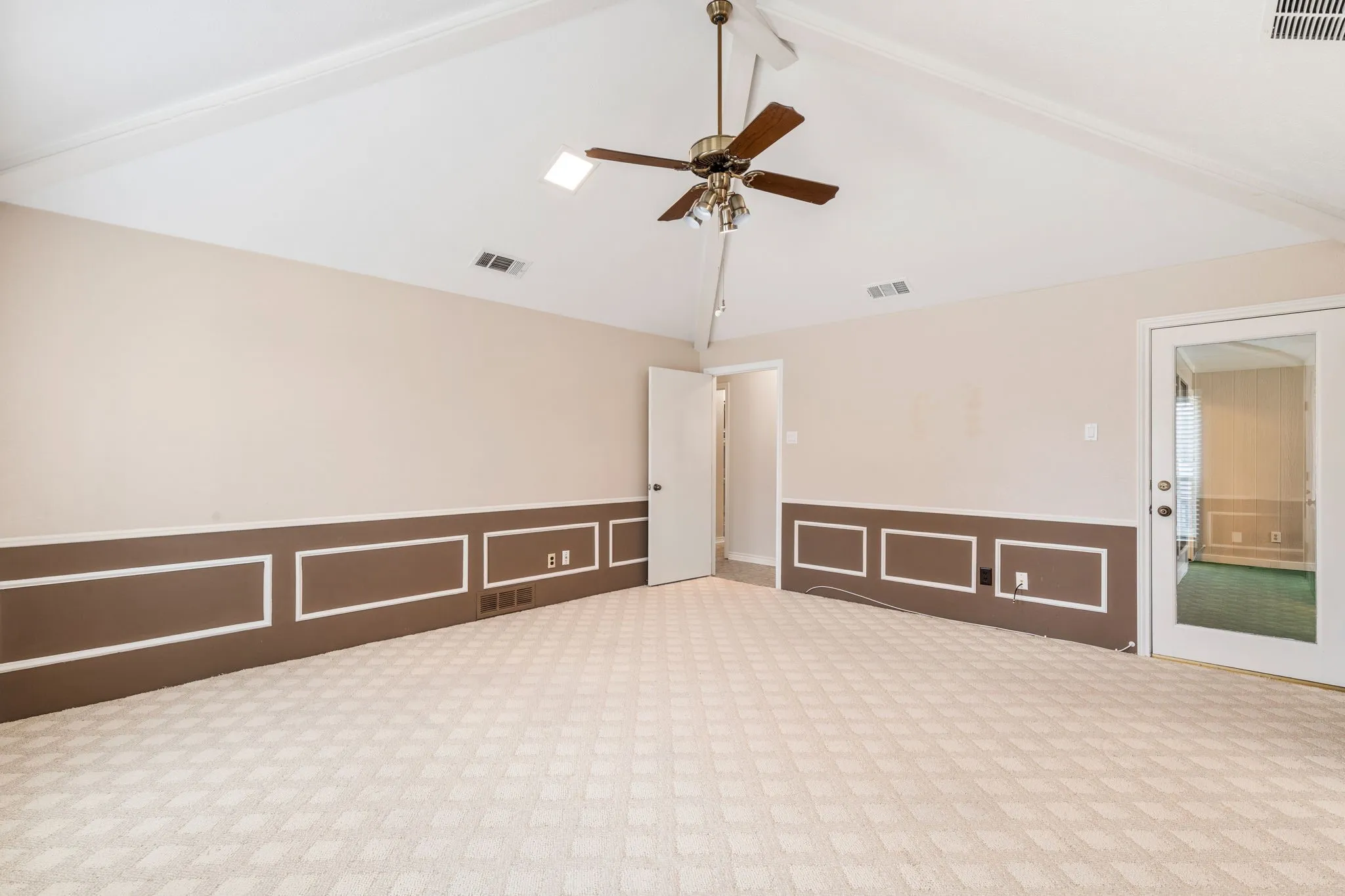 Single Family Residence For Sale in Dallas County , 533 Hidden Brooke Drive, De Soto, Texas 75115, 3 Bedroom, 3 Bathroom, 2 Garage spaces, 2,440 Sqft, built in 1984, mls#21155303, Real Estate Agent in De Soto, Homes For Sale in Dallas county, Homes For Sale in De Soto, Realtor in De Soto Texas, Real Estate Brokerage Independent Realty Texas, Luminita Cordes Realtor