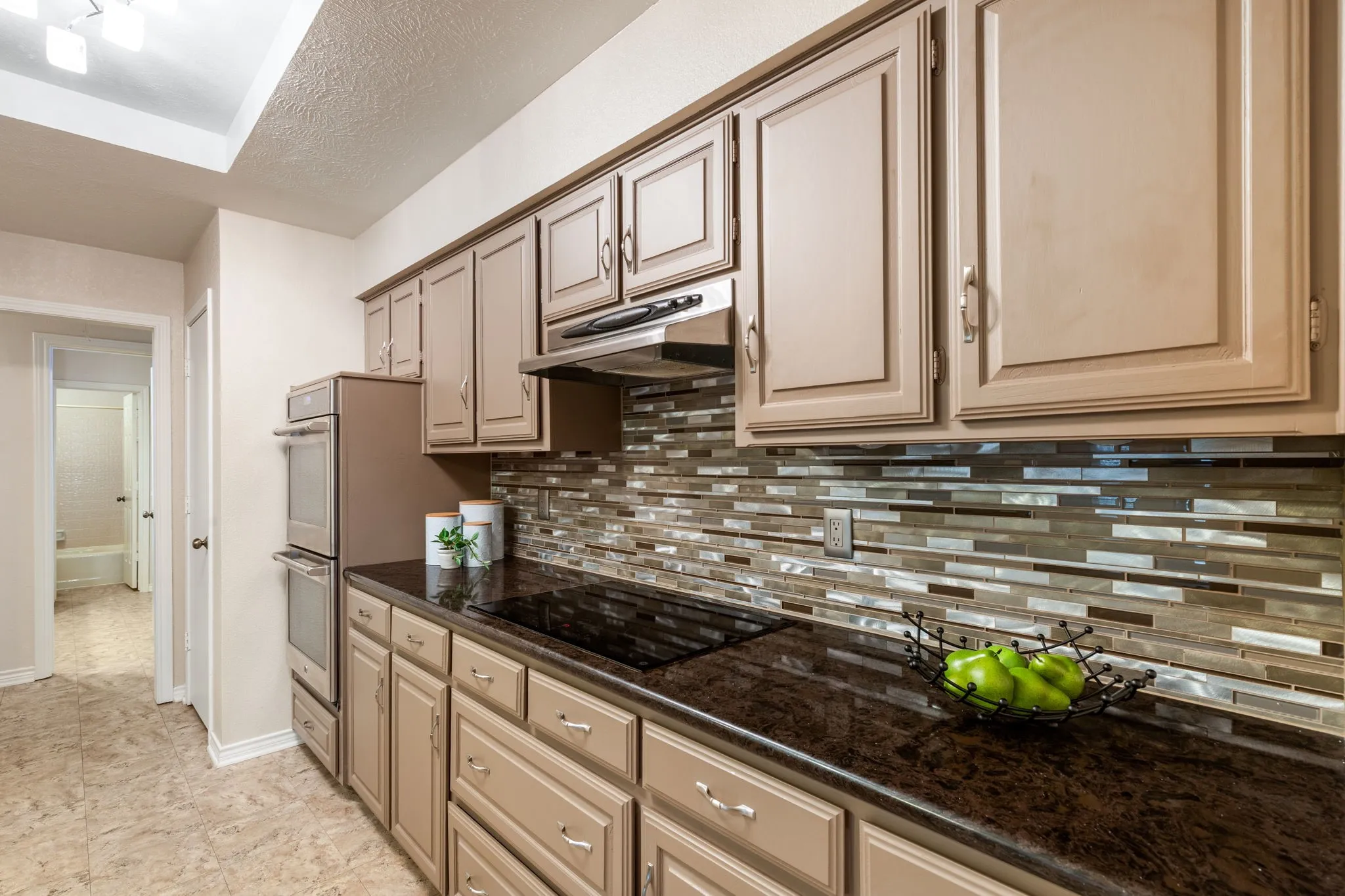 Single Family Residence For Sale in Dallas County , 533 Hidden Brooke Drive, De Soto, Texas 75115, 3 Bedroom, 3 Bathroom, 2 Garage spaces, 2,440 Sqft, built in 1984, mls#21155303, Real Estate Agent in De Soto, Homes For Sale in Dallas county, Homes For Sale in De Soto, Realtor in De Soto Texas, Real Estate Brokerage Independent Realty Texas, Luminita Cordes Realtor