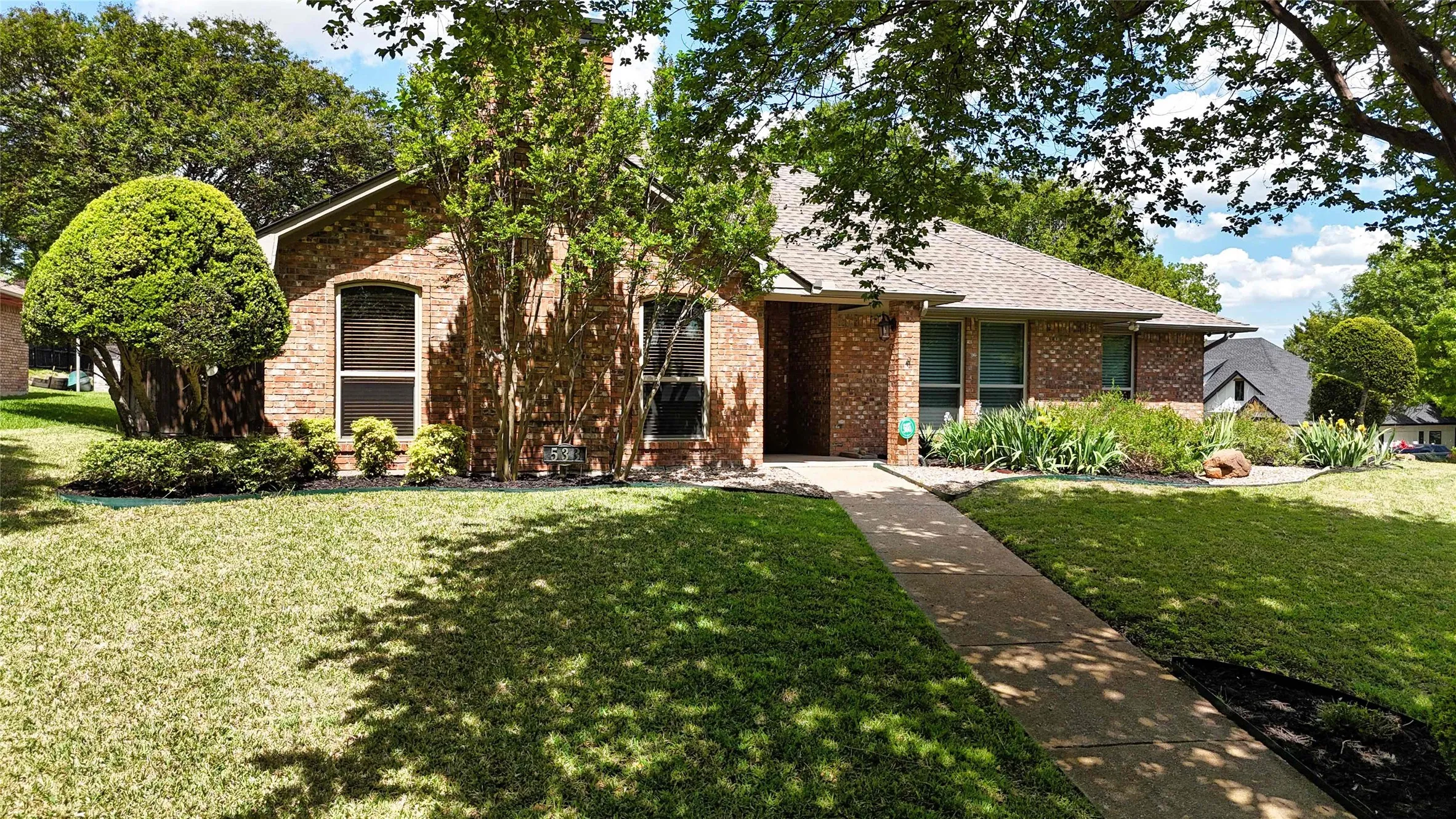 Single Family Residence For Sale in Dallas County , 533 Hidden Brooke Drive, De Soto, Texas 75115, 3 Bedroom, 3 Bathroom, 2 Garage spaces, 2,440 Sqft, built in 1984, mls#21155303, Real Estate Agent in De Soto, Homes For Sale in Dallas county, Homes For Sale in De Soto, Realtor in De Soto Texas, Real Estate Brokerage Independent Realty Texas, Luminita Cordes Realtor