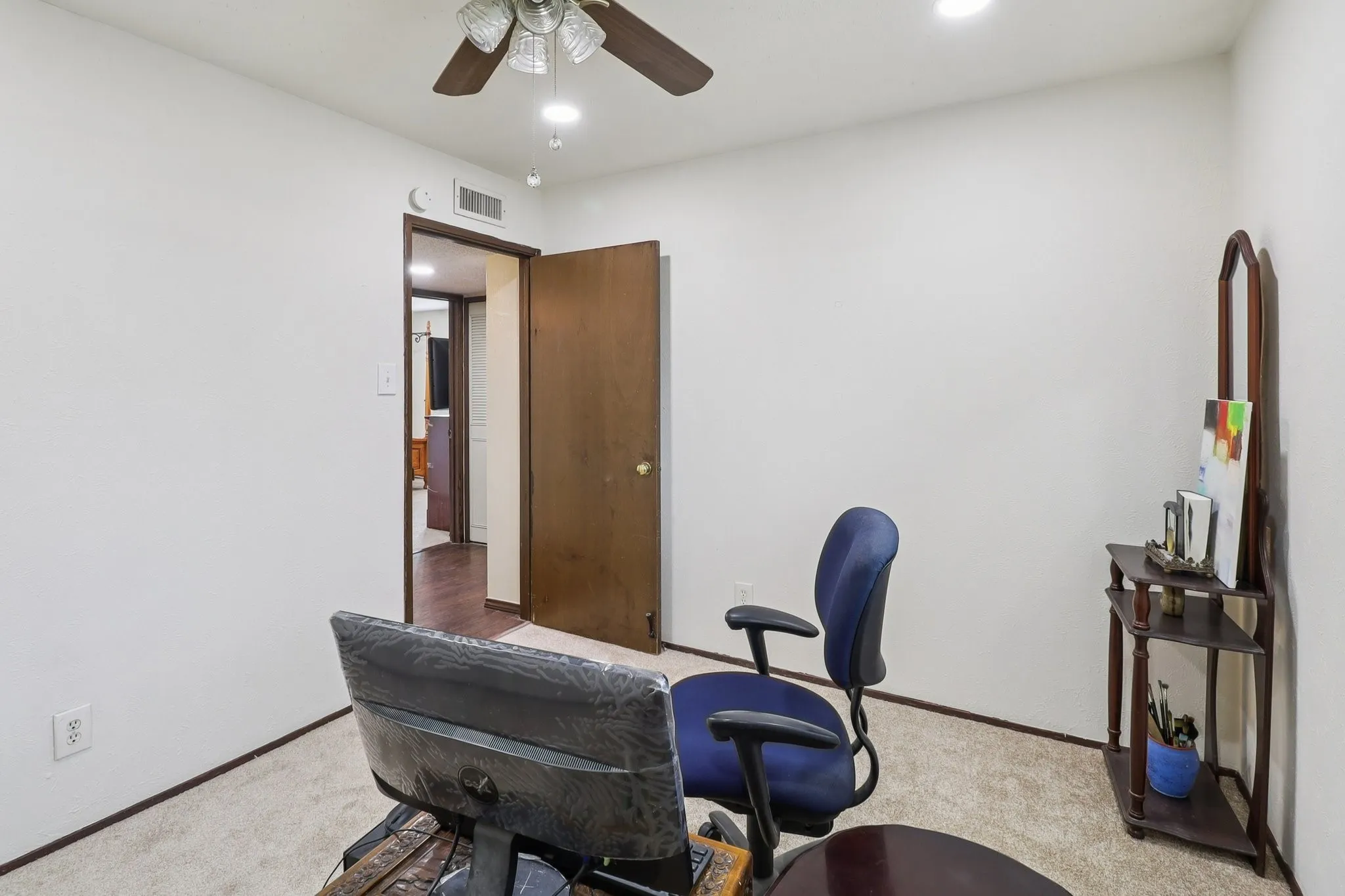 Single Family Residence For Sale in Dallas County , 326 E Ferndale Lane, Grand Prairie, Texas 75052, 4 Bedrooms, 2 Bathrooms, Garage spaces, 1,520 Sqft, built in 1974, Preowned, Price $290,000, mls#21157193, Real Estate Agent in Grand Prairie, Homes For Sale in Dallas county, Homes For Sale in Grand Prairie, Realtor in Grand Prairie Texas, Real Estate Brokerage Independent Realty Texas, Luminita Cordes Realtor