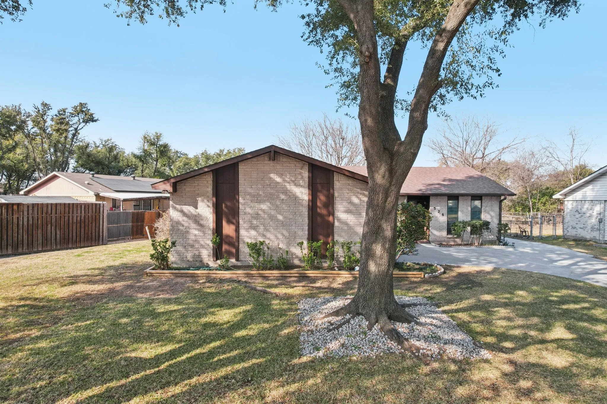 Single Family Residence For Sale in Dallas County , 326 E Ferndale Lane, Grand Prairie, Texas 75052, 4 Bedrooms, 2 Bathrooms, Garage spaces, 1,520 Sqft, built in 1974, Preowned, Price $290,000, mls#21157193, Real Estate Agent in Grand Prairie, Homes For Sale in Dallas county, Homes For Sale in Grand Prairie, Realtor in Grand Prairie Texas, Real Estate Brokerage Independent Realty Texas, Luminita Cordes Realtor