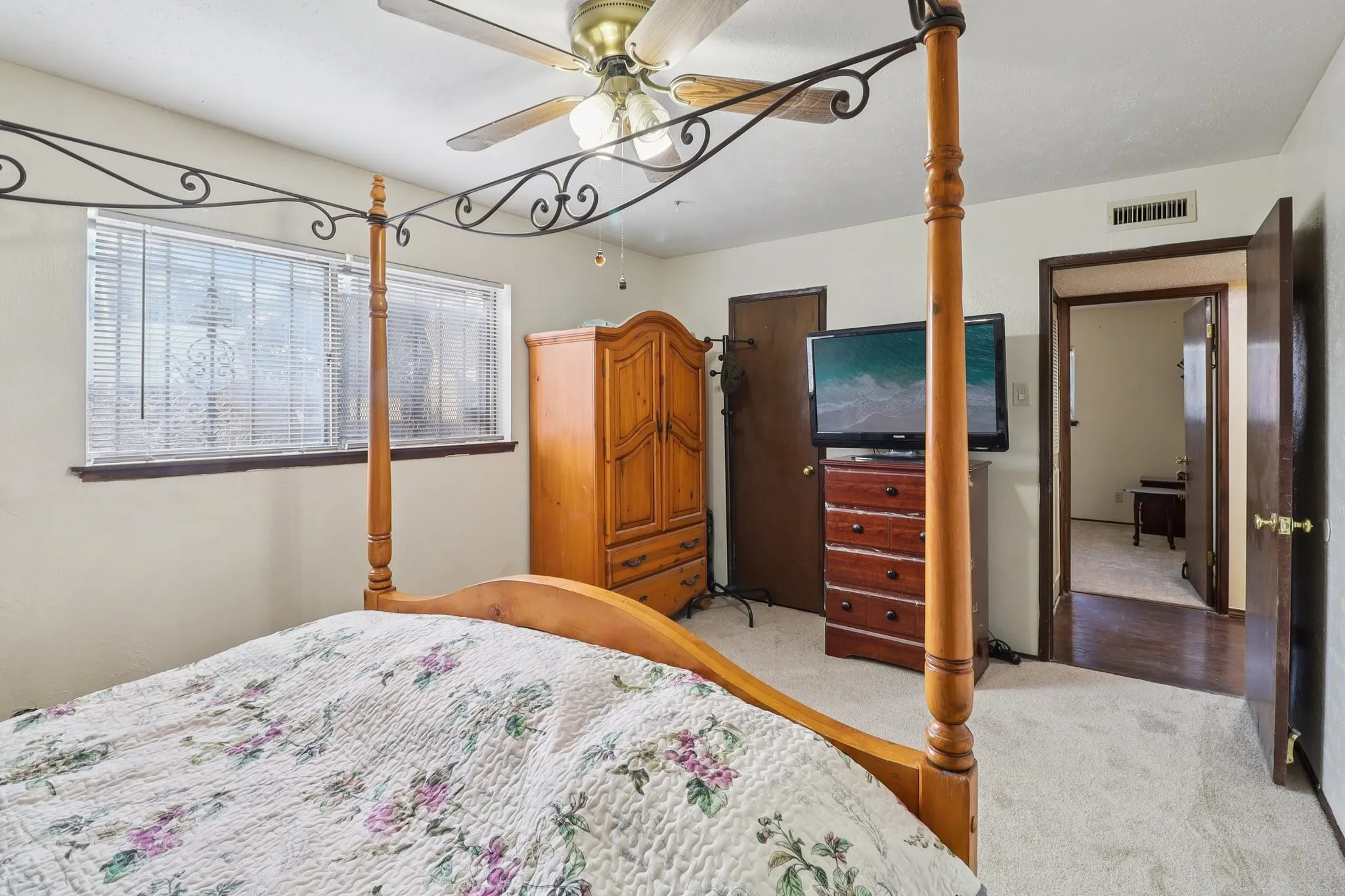 Single Family Residence For Sale in Dallas County , 326 E Ferndale Lane, Grand Prairie, Texas 75052, 4 Bedrooms, 2 Bathrooms, Garage spaces, 1,520 Sqft, built in 1974, Preowned, Price $290,000, mls#21157193, Real Estate Agent in Grand Prairie, Homes For Sale in Dallas county, Homes For Sale in Grand Prairie, Realtor in Grand Prairie Texas, Real Estate Brokerage Independent Realty Texas, Luminita Cordes Realtor