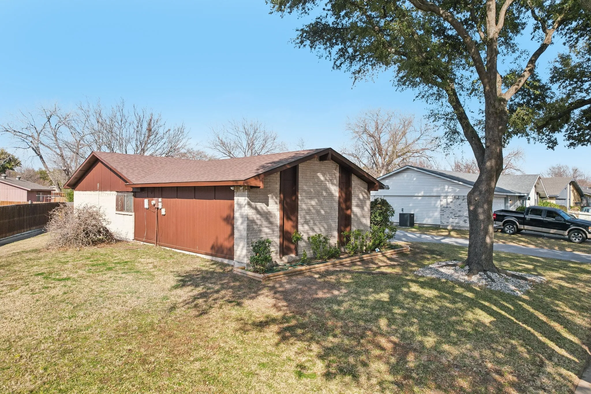 Single Family Residence For Sale in Dallas County , 326 E Ferndale Lane, Grand Prairie, Texas 75052, 4 Bedrooms, 2 Bathrooms, Garage spaces, 1,520 Sqft, built in 1974, Preowned, Price $290,000, mls#21157193, Real Estate Agent in Grand Prairie, Homes For Sale in Dallas county, Homes For Sale in Grand Prairie, Realtor in Grand Prairie Texas, Real Estate Brokerage Independent Realty Texas, Luminita Cordes Realtor