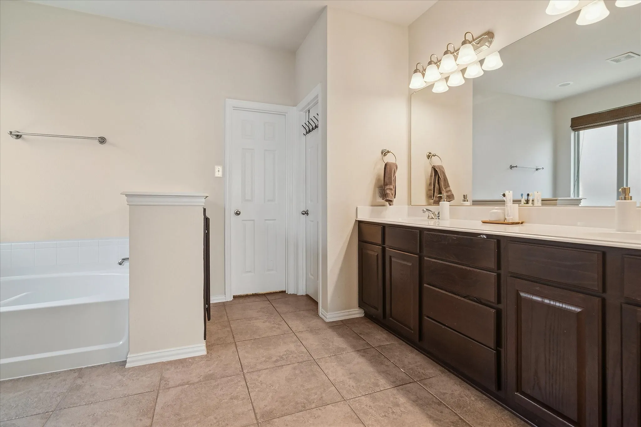 Single Family Residence For Sale in Collin County , 2614 Patriot Drive, Melissa, Texas 75454, 4 Bedroom, 4 Bathroom, 2 Garage spaces, 2,964 Sqft, built in 2011, Preowned, mls#21157253, Real Estate Agent in Melissa, Homes For Sale in Collin county, Homes For Sale in Melissa, Realtor in Melissa Texas, Real Estate Brokerage Independent Realty Texas, Luminita Cordes Realtor