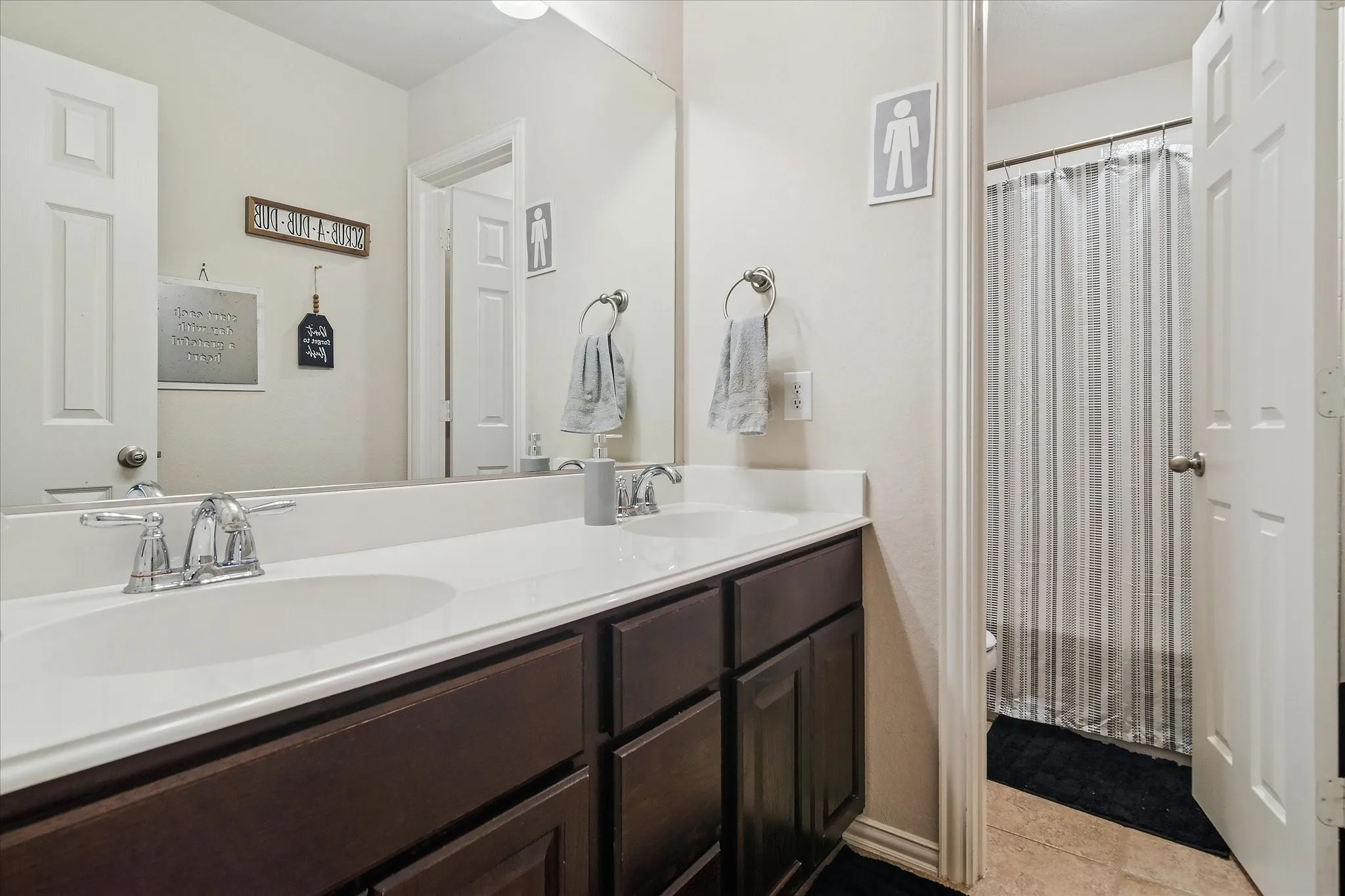 Single Family Residence For Sale in Collin County , 2614 Patriot Drive, Melissa, Texas 75454, 4 Bedroom, 4 Bathroom, 2 Garage spaces, 2,964 Sqft, built in 2011, Preowned, mls#21157253, Real Estate Agent in Melissa, Homes For Sale in Collin county, Homes For Sale in Melissa, Realtor in Melissa Texas, Real Estate Brokerage Independent Realty Texas, Luminita Cordes Realtor