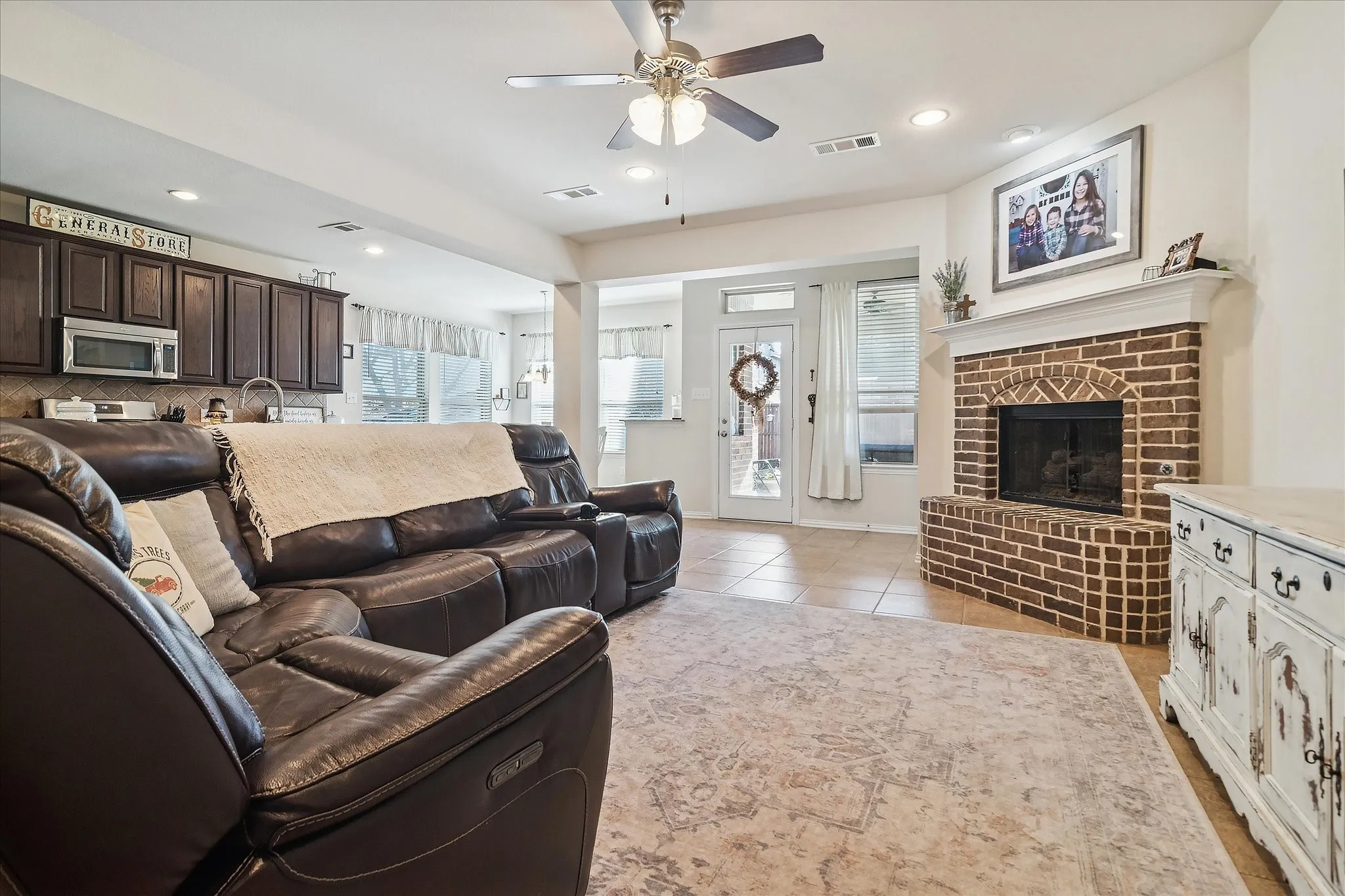 Single Family Residence For Sale in Collin County , 2614 Patriot Drive, Melissa, Texas 75454, 4 Bedroom, 4 Bathroom, 2 Garage spaces, 2,964 Sqft, built in 2011, Preowned, mls#21157253, Real Estate Agent in Melissa, Homes For Sale in Collin county, Homes For Sale in Melissa, Realtor in Melissa Texas, Real Estate Brokerage Independent Realty Texas, Luminita Cordes Realtor