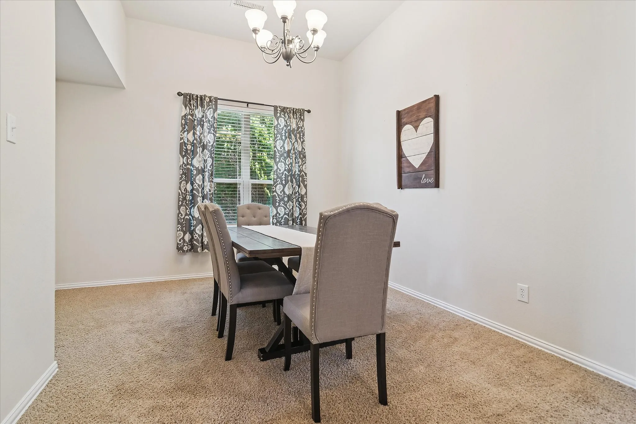 Single Family Residence For Sale in Collin County , 2614 Patriot Drive, Melissa, Texas 75454, 4 Bedroom, 4 Bathroom, 2 Garage spaces, 2,964 Sqft, built in 2011, Preowned, mls#21157253, Real Estate Agent in Melissa, Homes For Sale in Collin county, Homes For Sale in Melissa, Realtor in Melissa Texas, Real Estate Brokerage Independent Realty Texas, Luminita Cordes Realtor