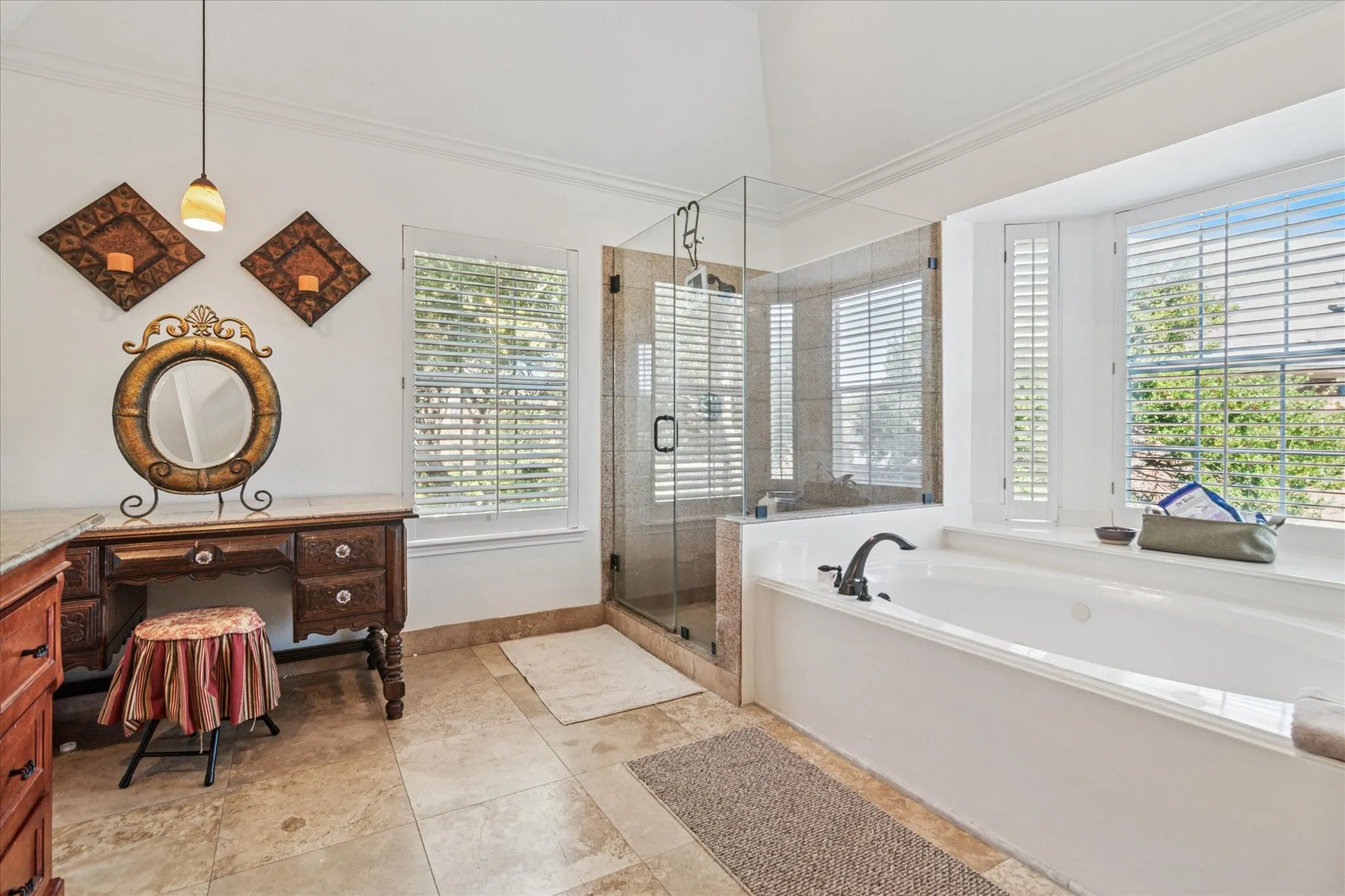 Single Family Residence For Sale in Dallas County , 2200 Southern Oak Drive, Irving, Texas 75063, 4 Bedroom, 4 Bathroom, 2 Garage spaces, 4,485 Sqft, built in 1990, Preowned, mls#21155434, Real Estate Agent in Irving, Homes For Sale in Dallas county, Homes For Sale in Irving, Realtor in Irving Texas, Real Estate Brokerage Independent Realty Texas, Luminita Cordes Realtor