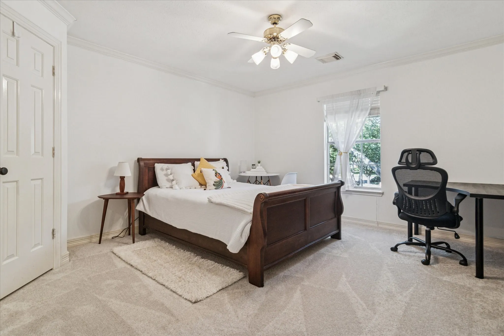 Single Family Residence For Sale in Dallas County , 2200 Southern Oak Drive, Irving, Texas 75063, 4 Bedroom, 4 Bathroom, 2 Garage spaces, 4,485 Sqft, built in 1990, Preowned, mls#21155434, Real Estate Agent in Irving, Homes For Sale in Dallas county, Homes For Sale in Irving, Realtor in Irving Texas, Real Estate Brokerage Independent Realty Texas, Luminita Cordes Realtor