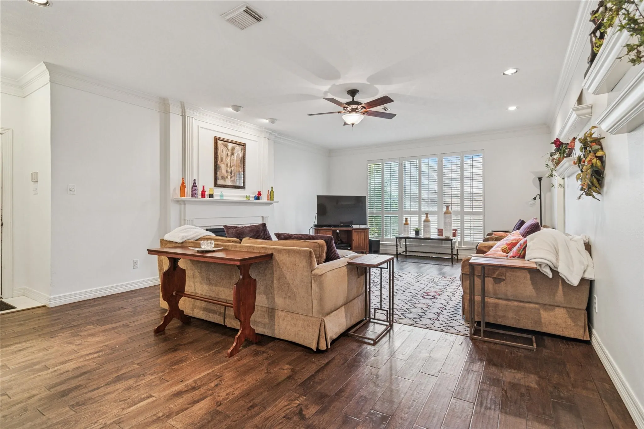 Single Family Residence For Sale in Dallas County , 2200 Southern Oak Drive, Irving, Texas 75063, 4 Bedroom, 4 Bathroom, 2 Garage spaces, 4,485 Sqft, built in 1990, Preowned, mls#21155434, Real Estate Agent in Irving, Homes For Sale in Dallas county, Homes For Sale in Irving, Realtor in Irving Texas, Real Estate Brokerage Independent Realty Texas, Luminita Cordes Realtor