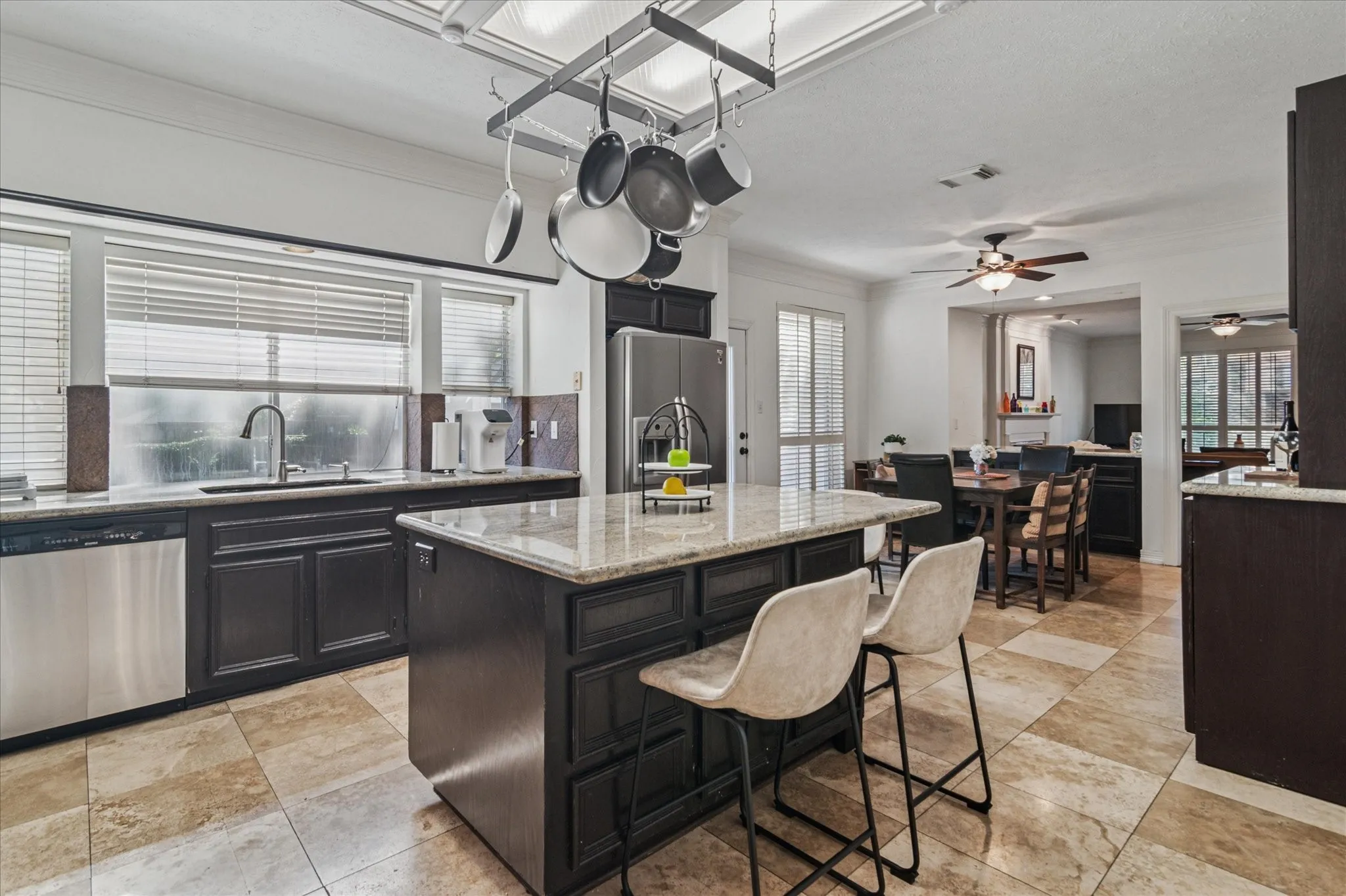 Single Family Residence For Sale in Dallas County , 2200 Southern Oak Drive, Irving, Texas 75063, 4 Bedroom, 4 Bathroom, 2 Garage spaces, 4,485 Sqft, built in 1990, Preowned, mls#21155434, Real Estate Agent in Irving, Homes For Sale in Dallas county, Homes For Sale in Irving, Realtor in Irving Texas, Real Estate Brokerage Independent Realty Texas, Luminita Cordes Realtor