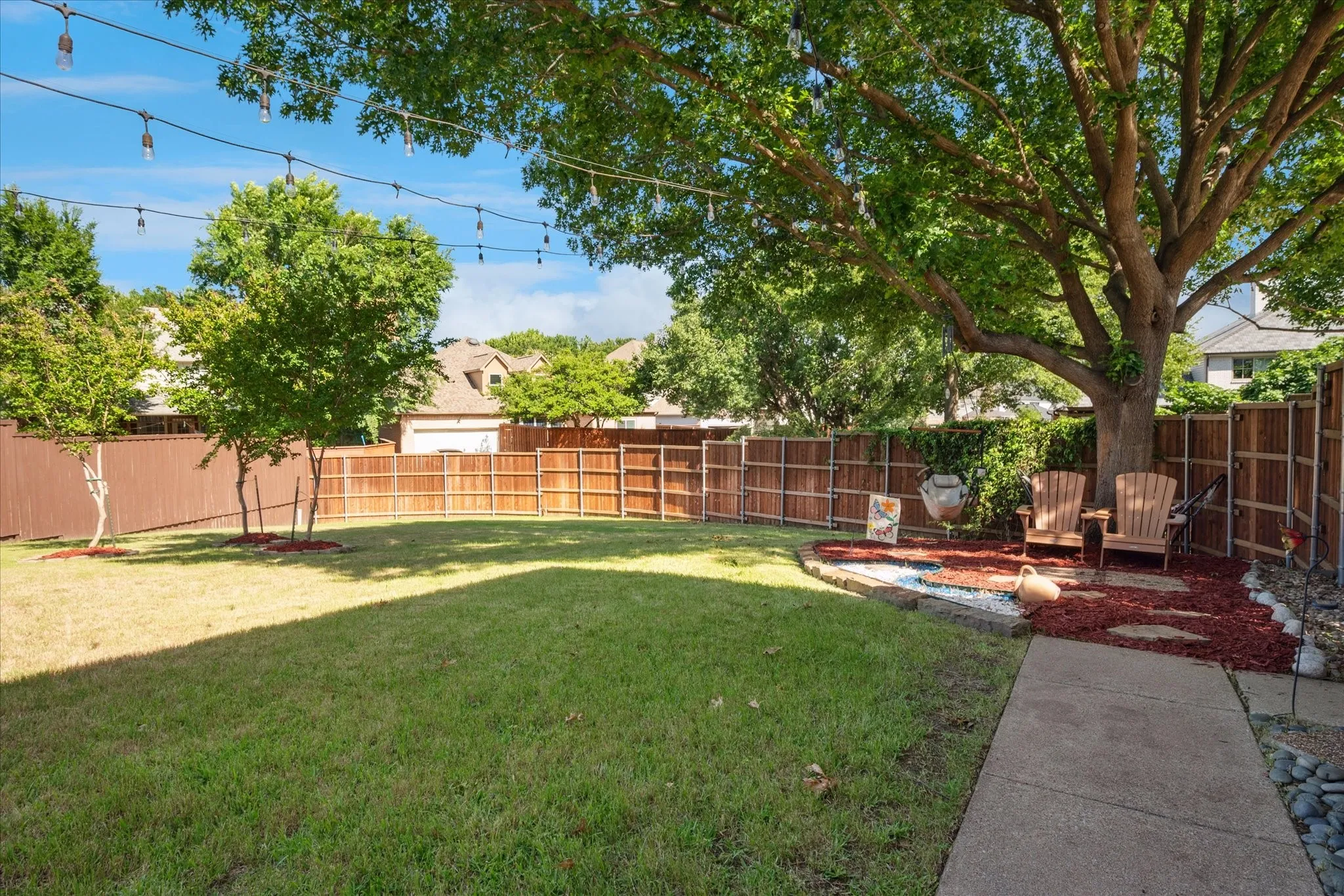 Single Family Residence For Sale in Dallas County , 2200 Southern Oak Drive, Irving, Texas 75063, 4 Bedroom, 4 Bathroom, 2 Garage spaces, 4,485 Sqft, built in 1990, Preowned, mls#21155434, Real Estate Agent in Irving, Homes For Sale in Dallas county, Homes For Sale in Irving, Realtor in Irving Texas, Real Estate Brokerage Independent Realty Texas, Luminita Cordes Realtor