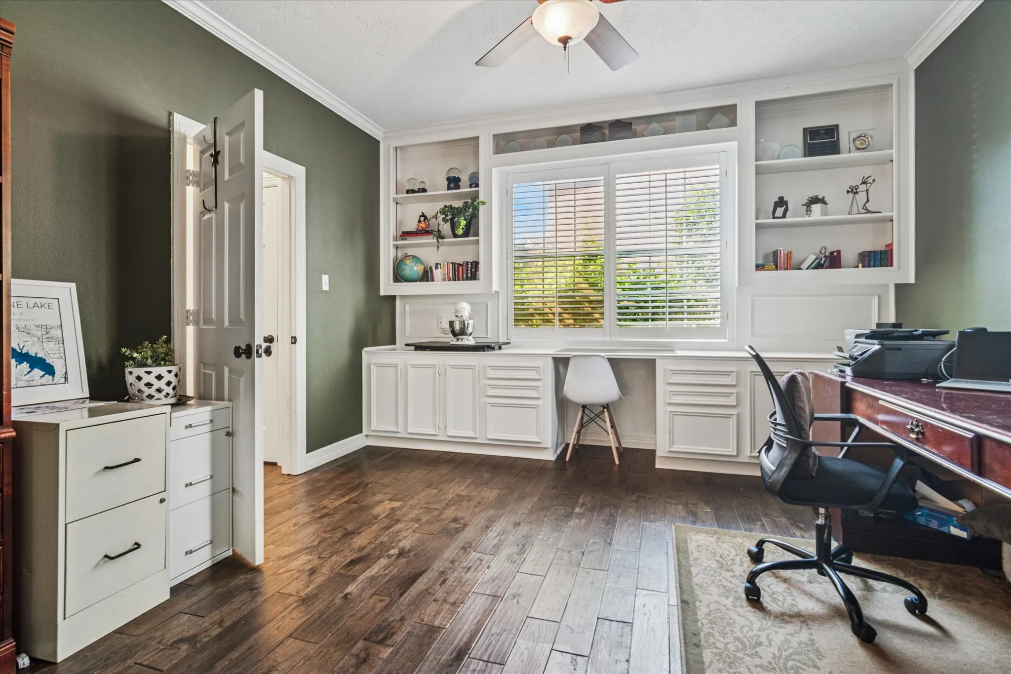 Single Family Residence For Sale in Dallas County , 2200 Southern Oak Drive, Irving, Texas 75063, 4 Bedroom, 4 Bathroom, 2 Garage spaces, 4,485 Sqft, built in 1990, Preowned, mls#21155434, Real Estate Agent in Irving, Homes For Sale in Dallas county, Homes For Sale in Irving, Realtor in Irving Texas, Real Estate Brokerage Independent Realty Texas, Luminita Cordes Realtor