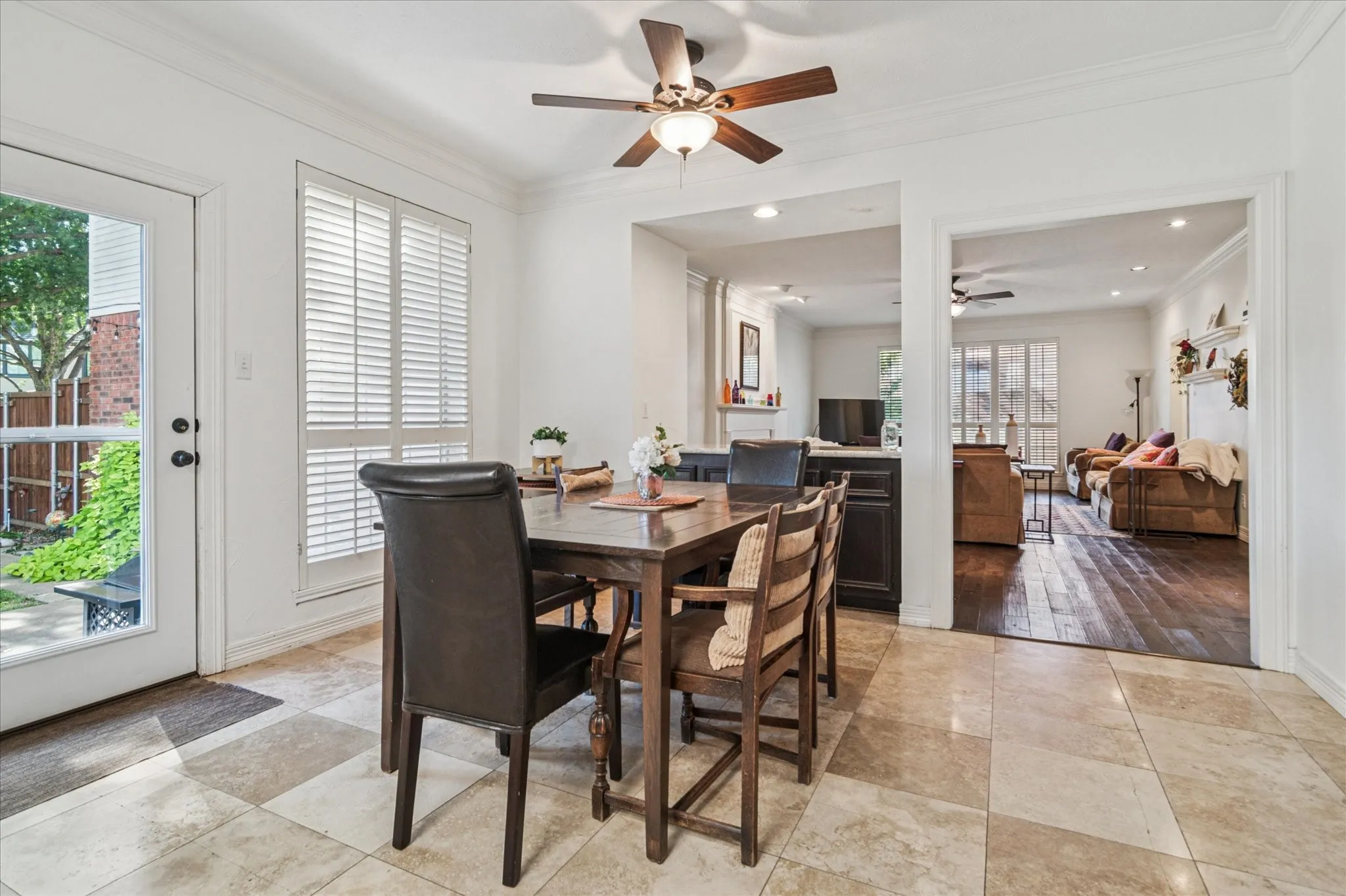 Single Family Residence For Sale in Dallas County , 2200 Southern Oak Drive, Irving, Texas 75063, 4 Bedroom, 4 Bathroom, 2 Garage spaces, 4,485 Sqft, built in 1990, Preowned, mls#21155434, Real Estate Agent in Irving, Homes For Sale in Dallas county, Homes For Sale in Irving, Realtor in Irving Texas, Real Estate Brokerage Independent Realty Texas, Luminita Cordes Realtor