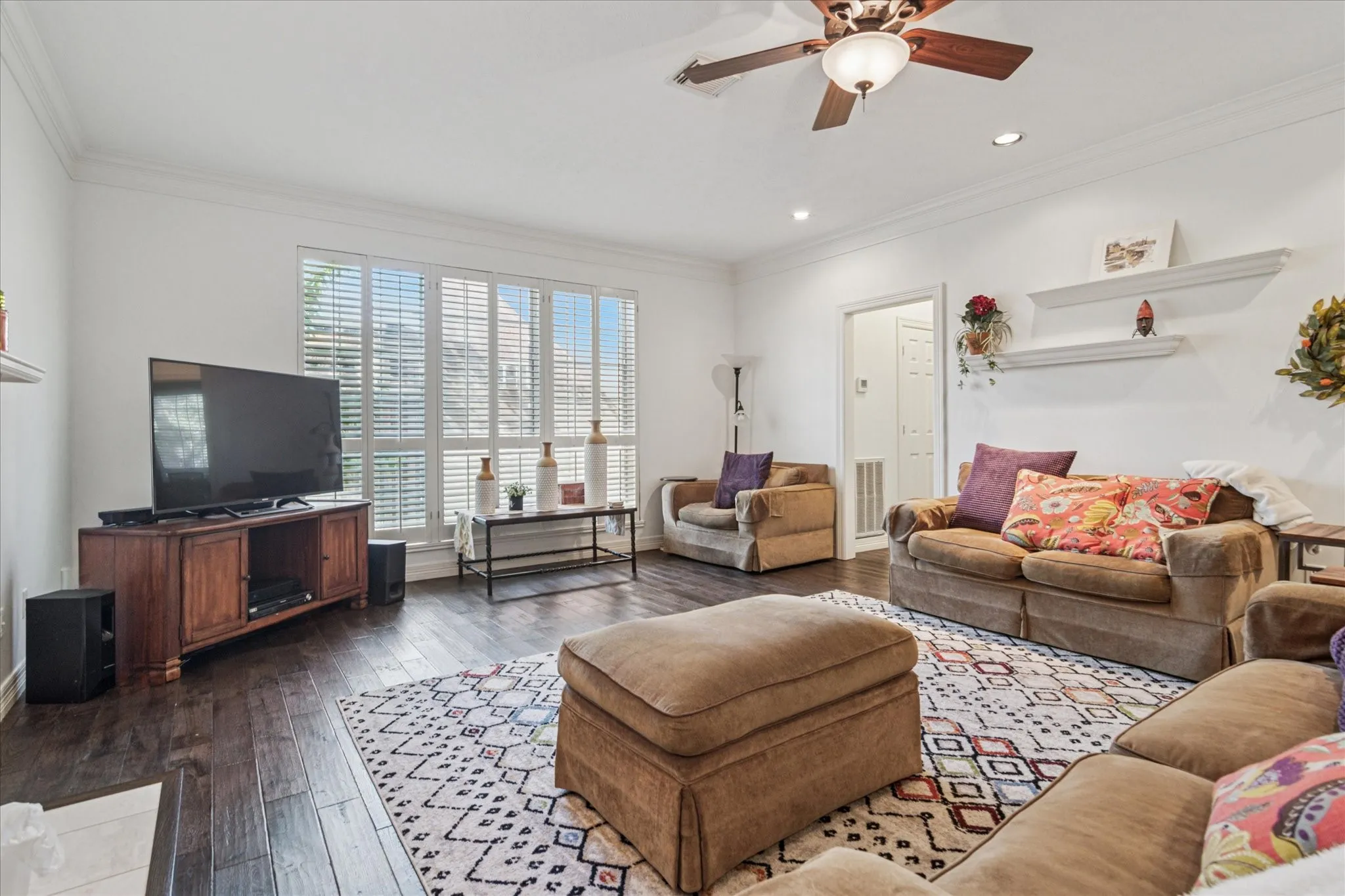 Single Family Residence For Sale in Dallas County , 2200 Southern Oak Drive, Irving, Texas 75063, 4 Bedroom, 4 Bathroom, 2 Garage spaces, 4,485 Sqft, built in 1990, Preowned, mls#21155434, Real Estate Agent in Irving, Homes For Sale in Dallas county, Homes For Sale in Irving, Realtor in Irving Texas, Real Estate Brokerage Independent Realty Texas, Luminita Cordes Realtor
