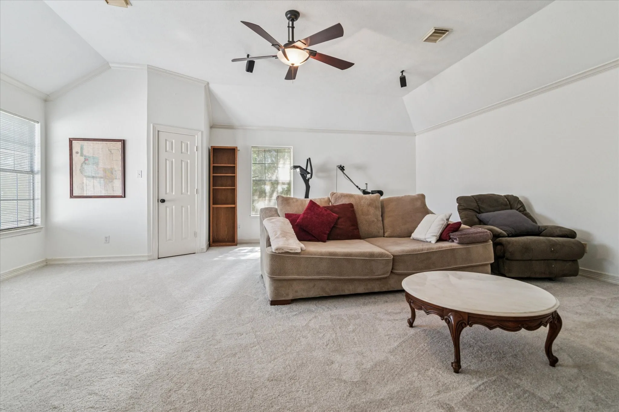 Single Family Residence For Sale in Dallas County , 2200 Southern Oak Drive, Irving, Texas 75063, 4 Bedroom, 4 Bathroom, 2 Garage spaces, 4,485 Sqft, built in 1990, Preowned, mls#21155434, Real Estate Agent in Irving, Homes For Sale in Dallas county, Homes For Sale in Irving, Realtor in Irving Texas, Real Estate Brokerage Independent Realty Texas, Luminita Cordes Realtor