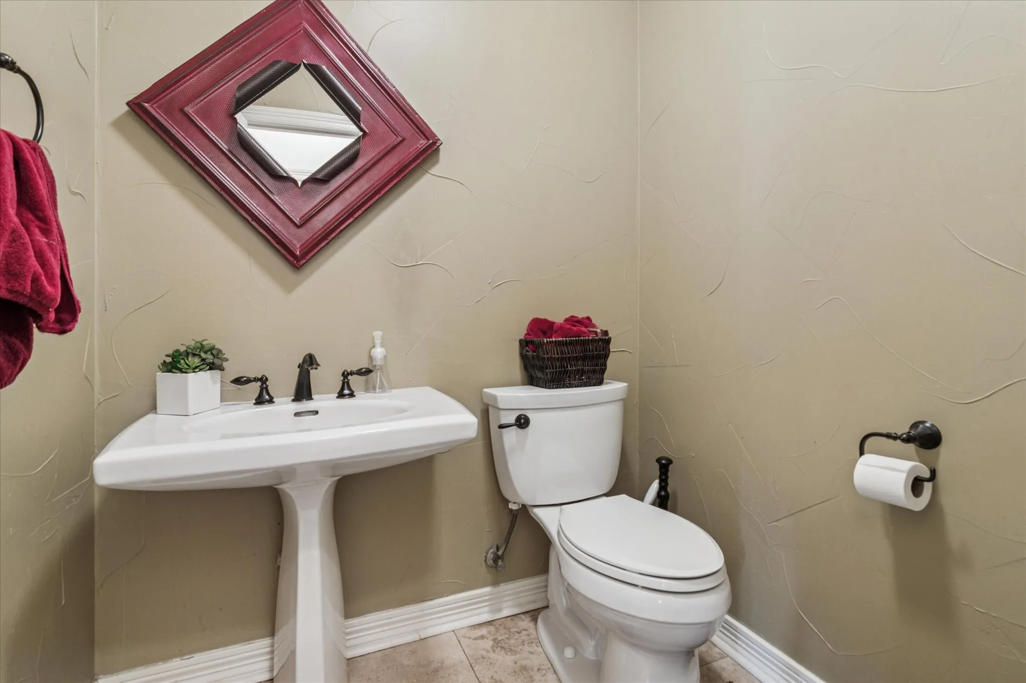 Single Family Residence For Sale in Dallas County , 2200 Southern Oak Drive, Irving, Texas 75063, 4 Bedroom, 4 Bathroom, 2 Garage spaces, 4,485 Sqft, built in 1990, Preowned, mls#21155434, Real Estate Agent in Irving, Homes For Sale in Dallas county, Homes For Sale in Irving, Realtor in Irving Texas, Real Estate Brokerage Independent Realty Texas, Luminita Cordes Realtor