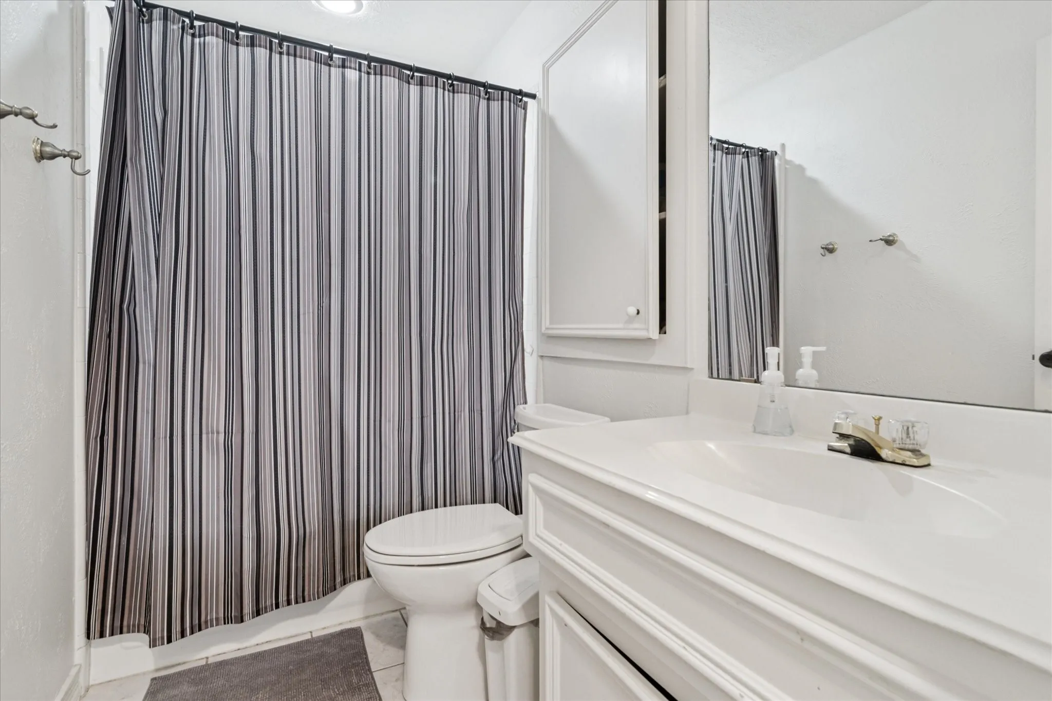 Single Family Residence For Sale in Dallas County , 2200 Southern Oak Drive, Irving, Texas 75063, 4 Bedroom, 4 Bathroom, 2 Garage spaces, 4,485 Sqft, built in 1990, Preowned, mls#21155434, Real Estate Agent in Irving, Homes For Sale in Dallas county, Homes For Sale in Irving, Realtor in Irving Texas, Real Estate Brokerage Independent Realty Texas, Luminita Cordes Realtor