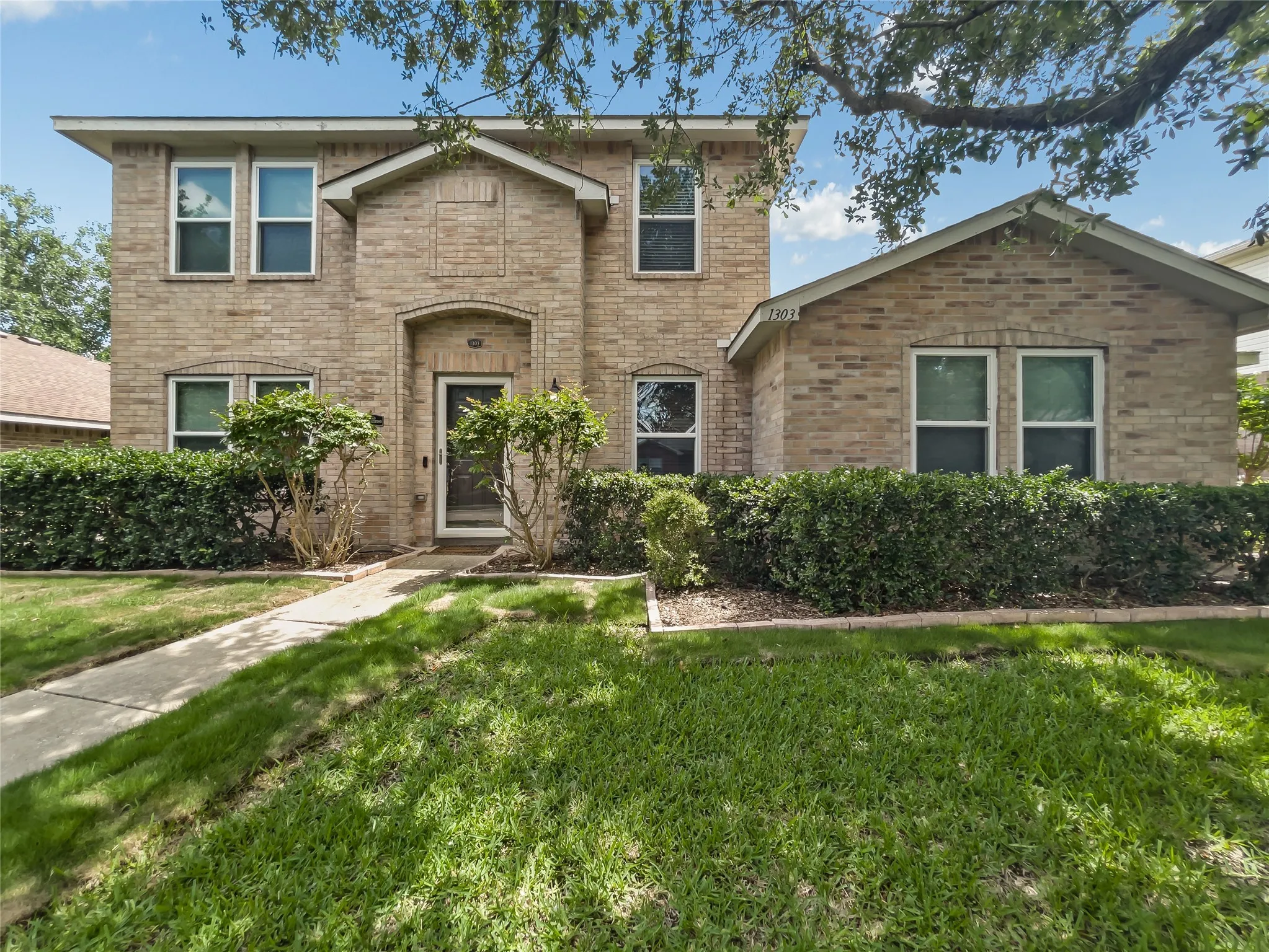 Single Family Residence For Sale in Collin County , 1303 Starpoint Lane, Wylie, Texas 75098, 4 Bedroom, 3 Bathroom, 2 Garage spaces, 2,293 Sqft, built in 1999, Preowned, mls#21157332, Real Estate Agent in Wylie, Homes For Sale in Collin county, Homes For Sale in Wylie, Realtor in Wylie Texas, Real Estate Brokerage Independent Realty Texas, Luminita Cordes Realtor