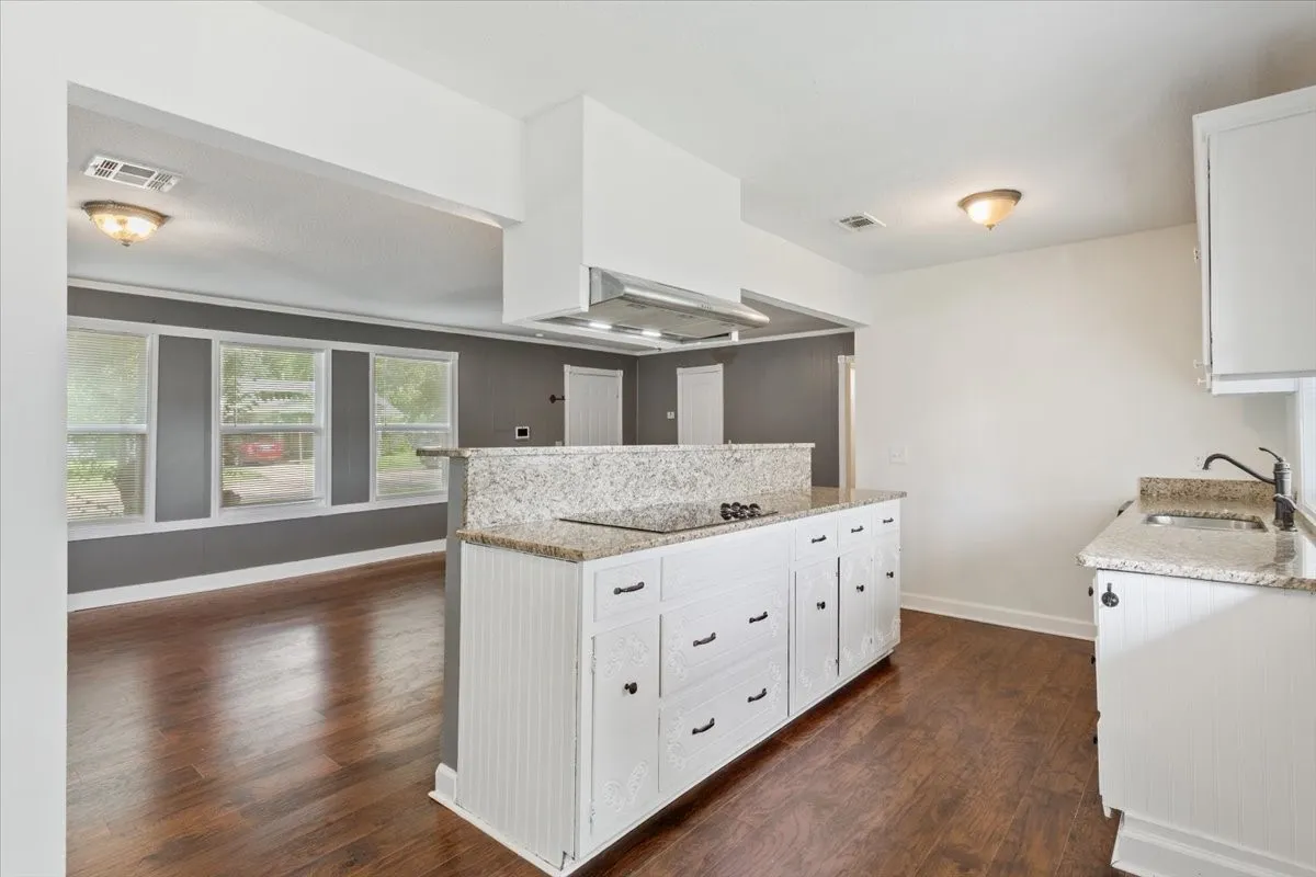 Single Family Residence For Sale in Falls County , 102 E Southland Avenue, Marlin, Texas 76661, 3 Bedrooms, 1 Bathroom, Garage spaces, 1,632 Sqft, built in 1954, Price $155,000, mls#21157359, Real Estate Agent in Marlin, Homes For Sale in Falls county, Homes For Sale in Marlin, Realtor in Marlin Texas, Real Estate Brokerage Independent Realty Texas, Luminita Cordes Realtor