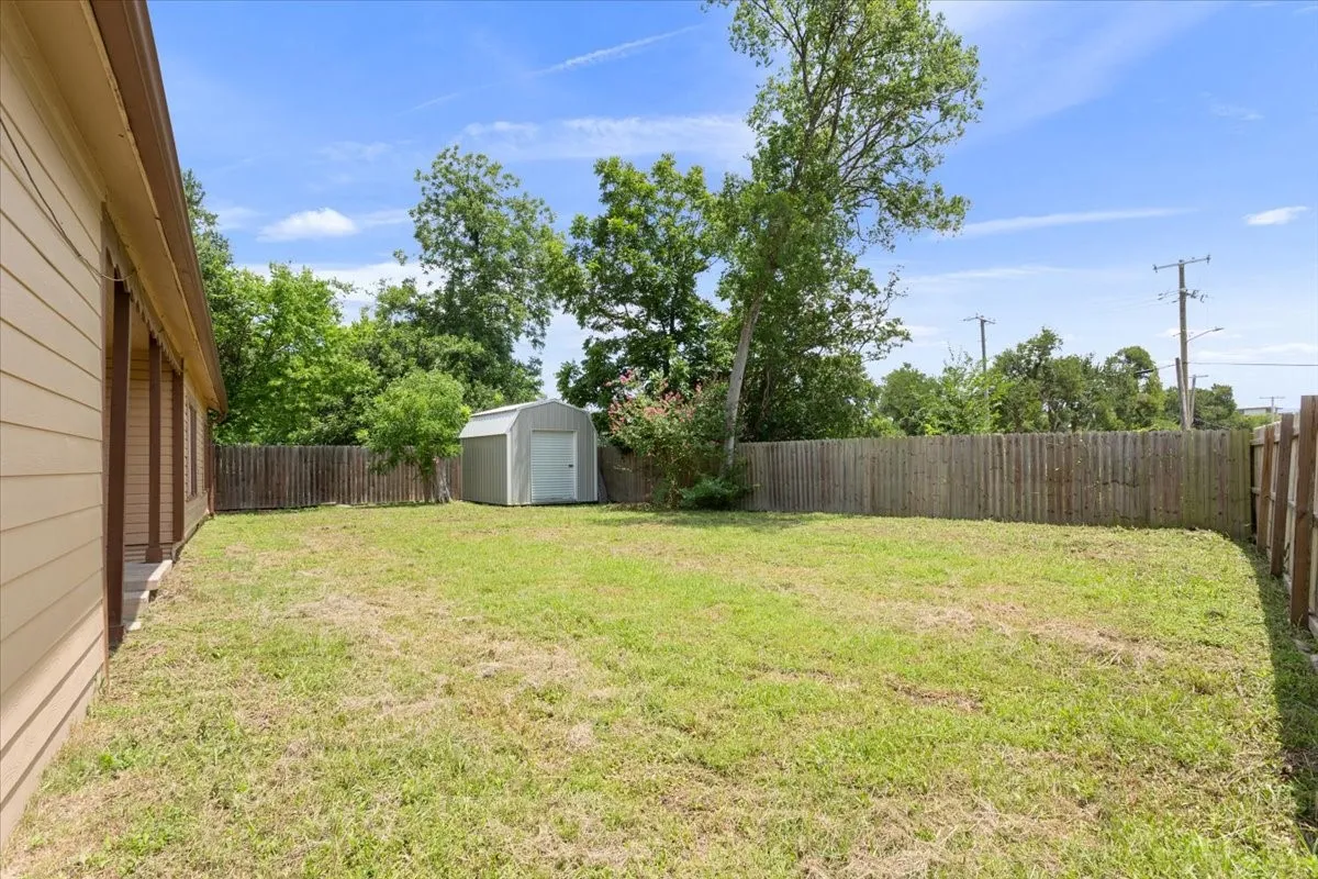 Single Family Residence For Sale in Falls County , 102 E Southland Avenue, Marlin, Texas 76661, 3 Bedrooms, 1 Bathroom, Garage spaces, 1,632 Sqft, built in 1954, Price $155,000, mls#21157359, Real Estate Agent in Marlin, Homes For Sale in Falls county, Homes For Sale in Marlin, Realtor in Marlin Texas, Real Estate Brokerage Independent Realty Texas, Luminita Cordes Realtor
